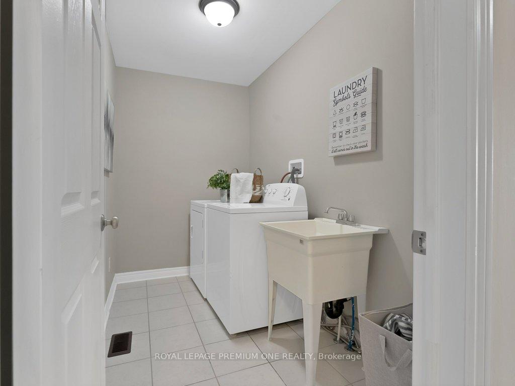 Photo 23 of 30 Sharpe Crescent, New Tecumseth, Tottenham — HOMEH