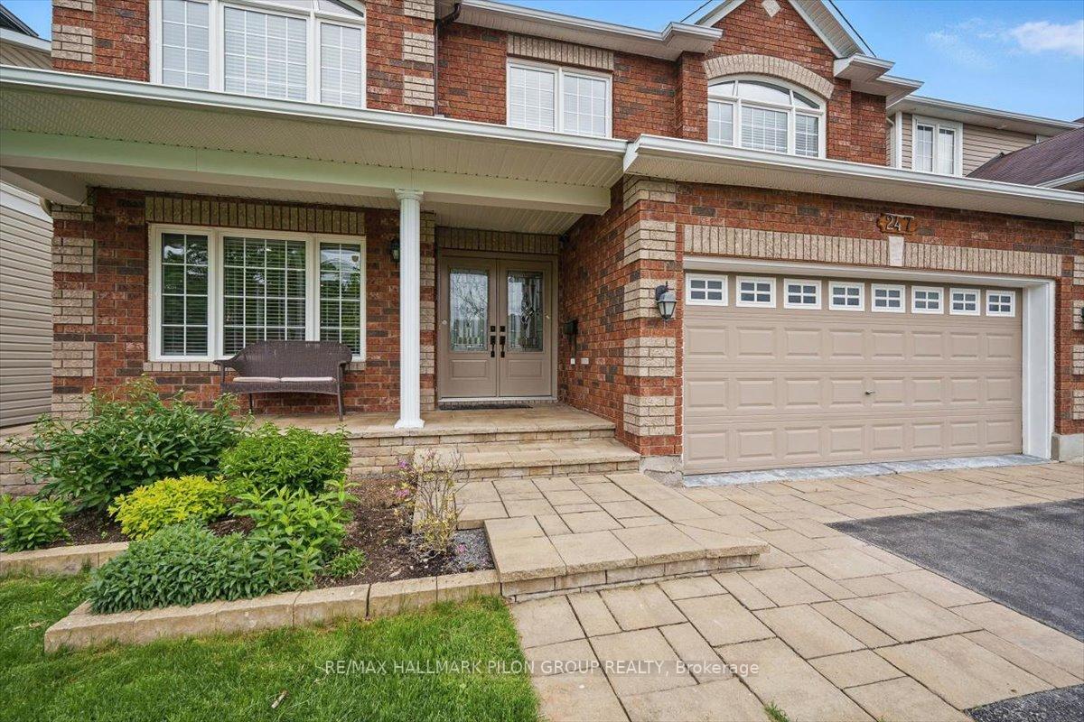Photo 2 of 247 Lucinda Crescent, Ottawa, Mer Bleue/Bradley Estates/Anderson Park — HOMEH