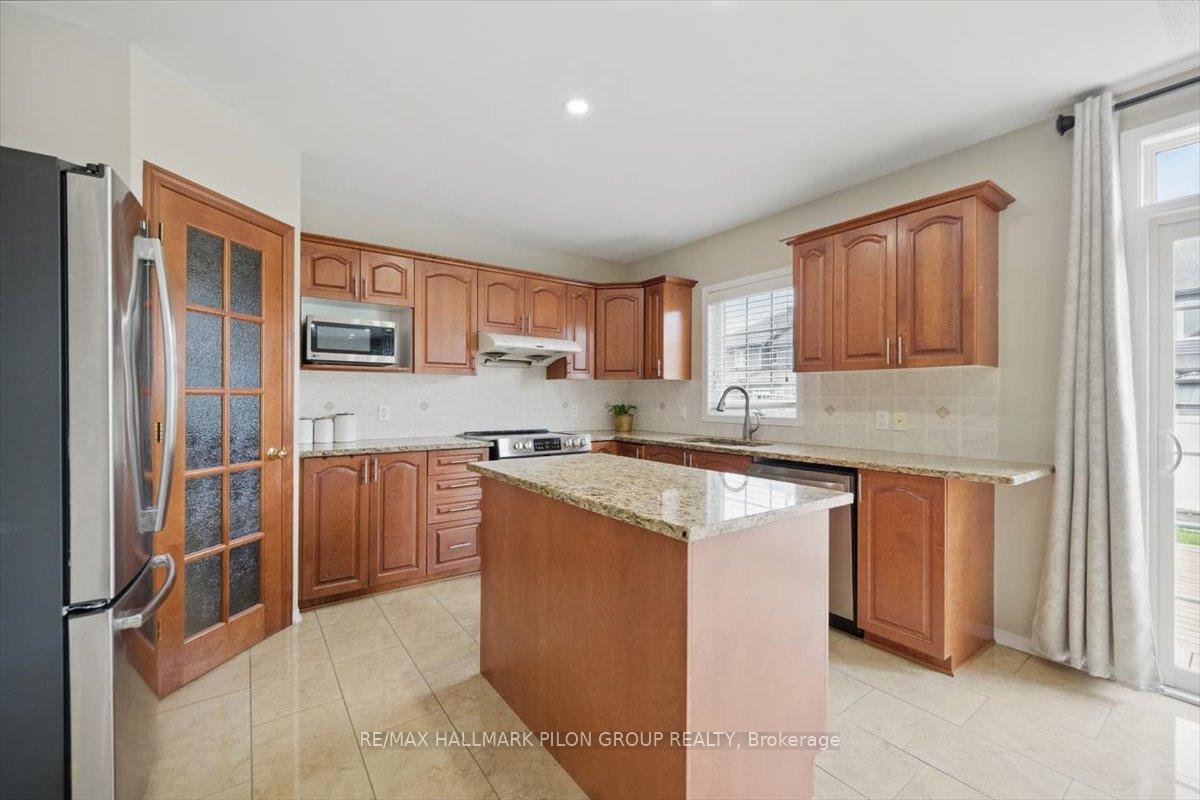 Photo 4 of 247 Lucinda Crescent, Ottawa, Mer Bleue/Bradley Estates/Anderson Park — HOMEH