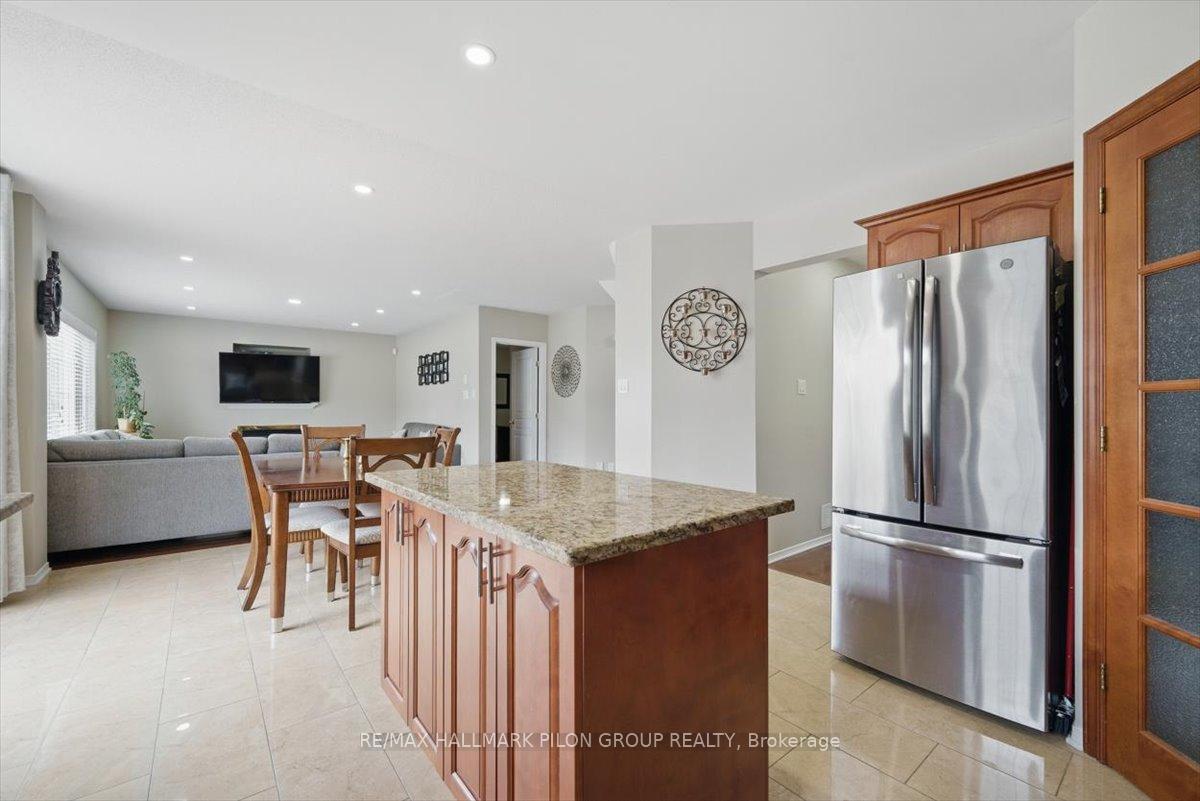 Photo 5 of 247 Lucinda Crescent, Ottawa, Mer Bleue/Bradley Estates/Anderson Park — HOMEH