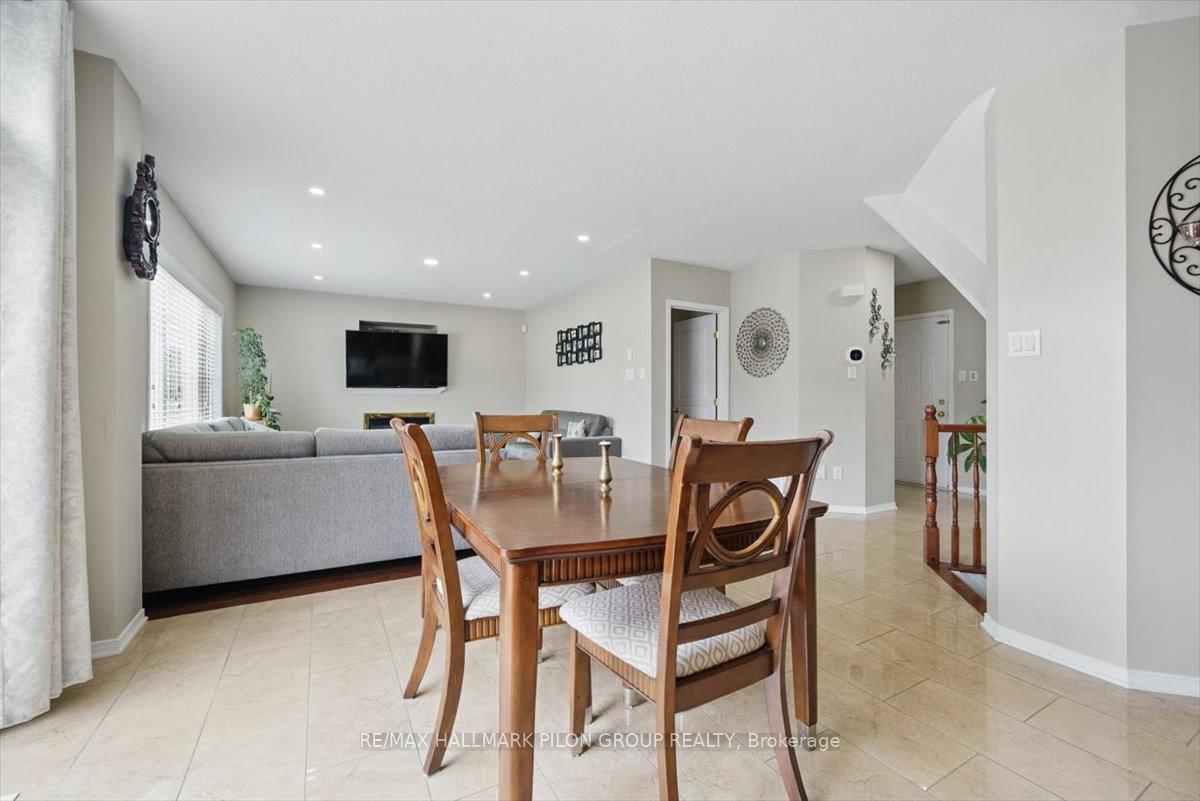 Photo 6 of 247 Lucinda Crescent, Ottawa, Mer Bleue/Bradley Estates/Anderson Park — HOMEH