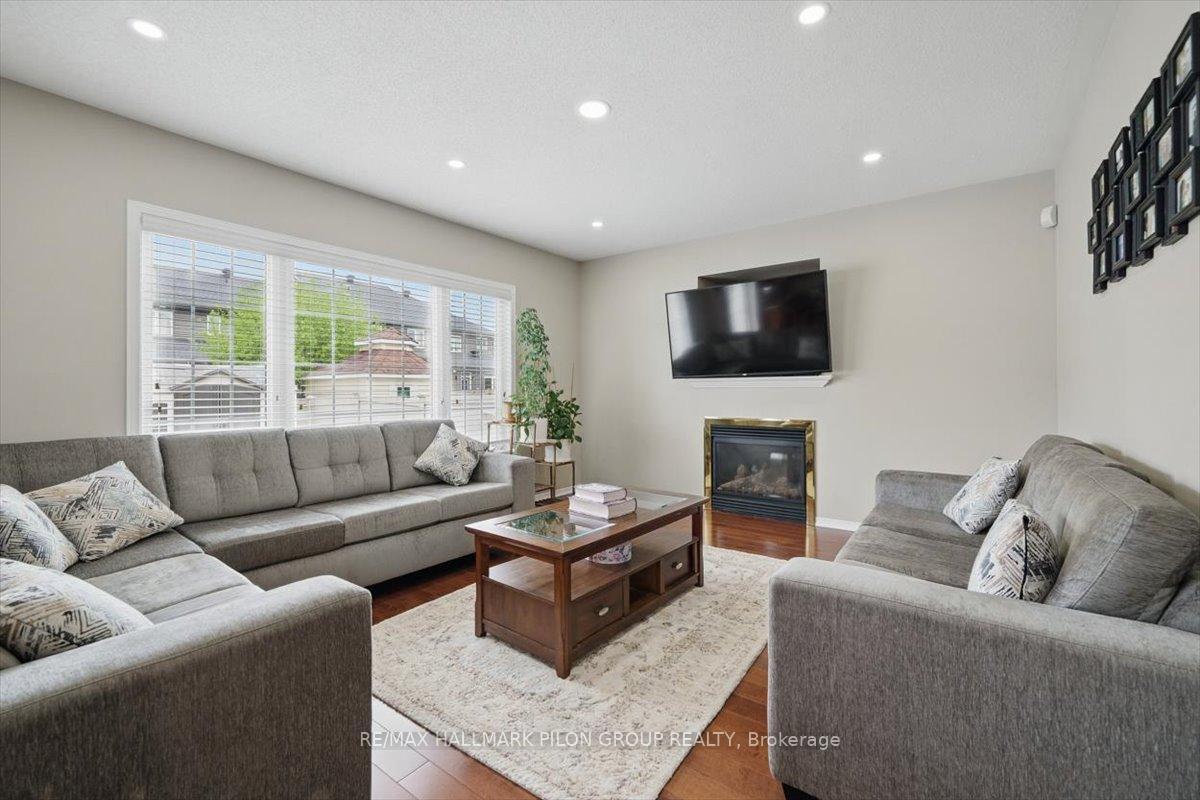 Photo 8 of 247 Lucinda Crescent, Ottawa, Mer Bleue/Bradley Estates/Anderson Park — HOMEH
