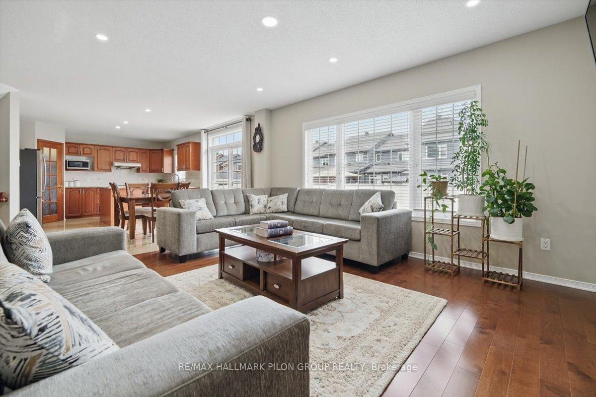 Photo 9 of 247 Lucinda Crescent, Ottawa, Mer Bleue/Bradley Estates/Anderson Park — HOMEH