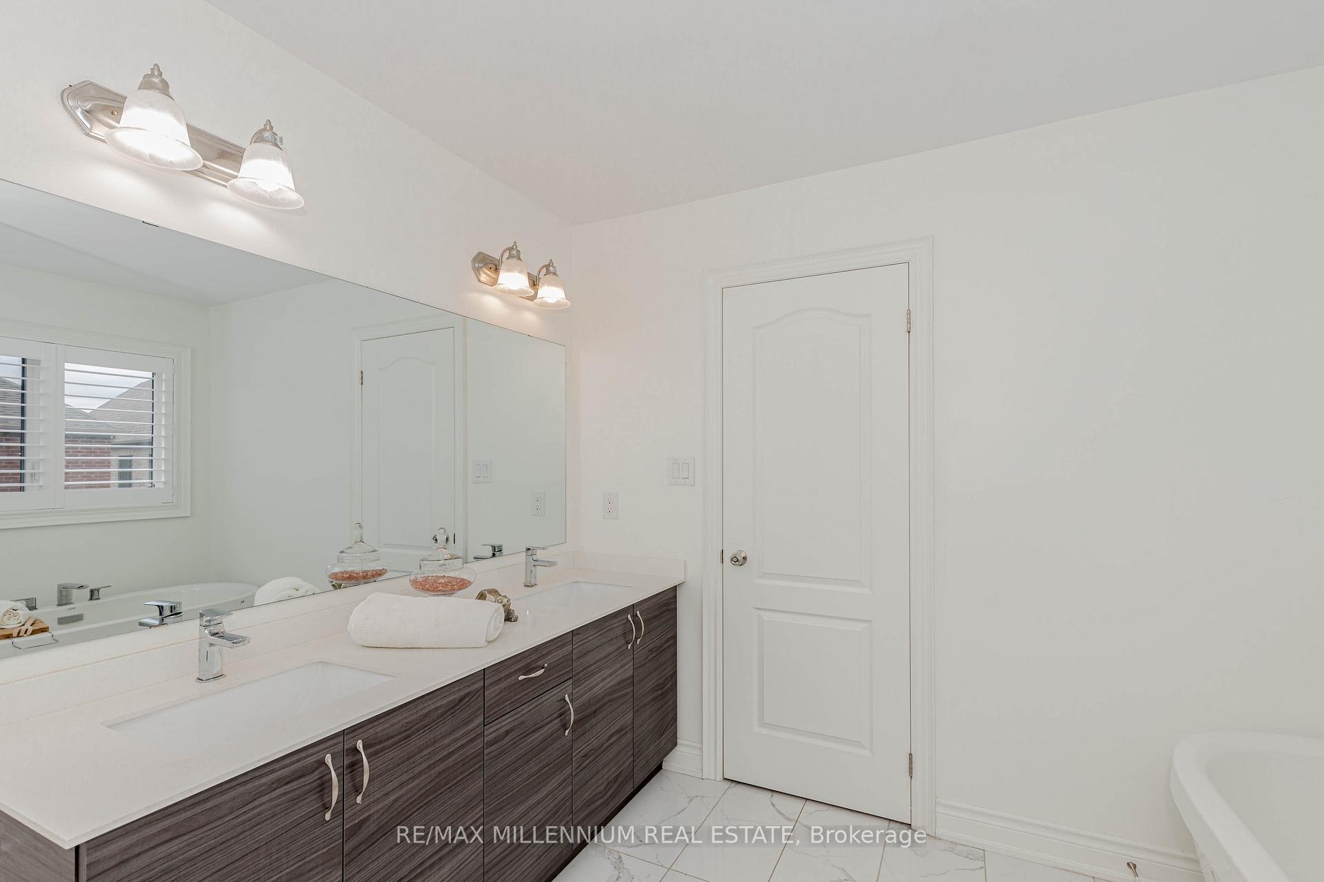 Photo 33 of 1238 Bowell Crescent, Milton, Ford — HOMEH