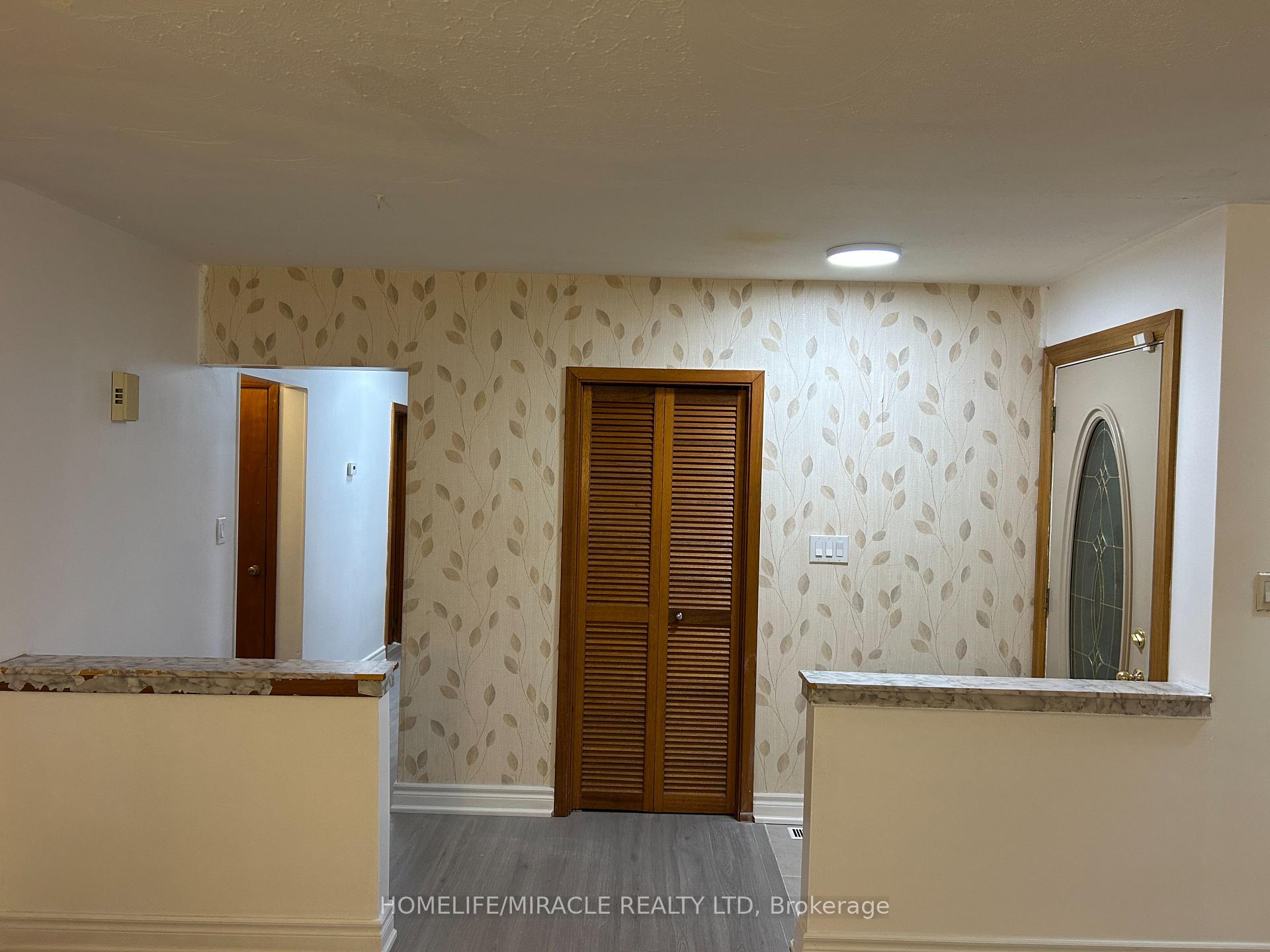 Photo 3 of 463 Elizabeth Street, Oshawa, McLaughlin — HOMEH