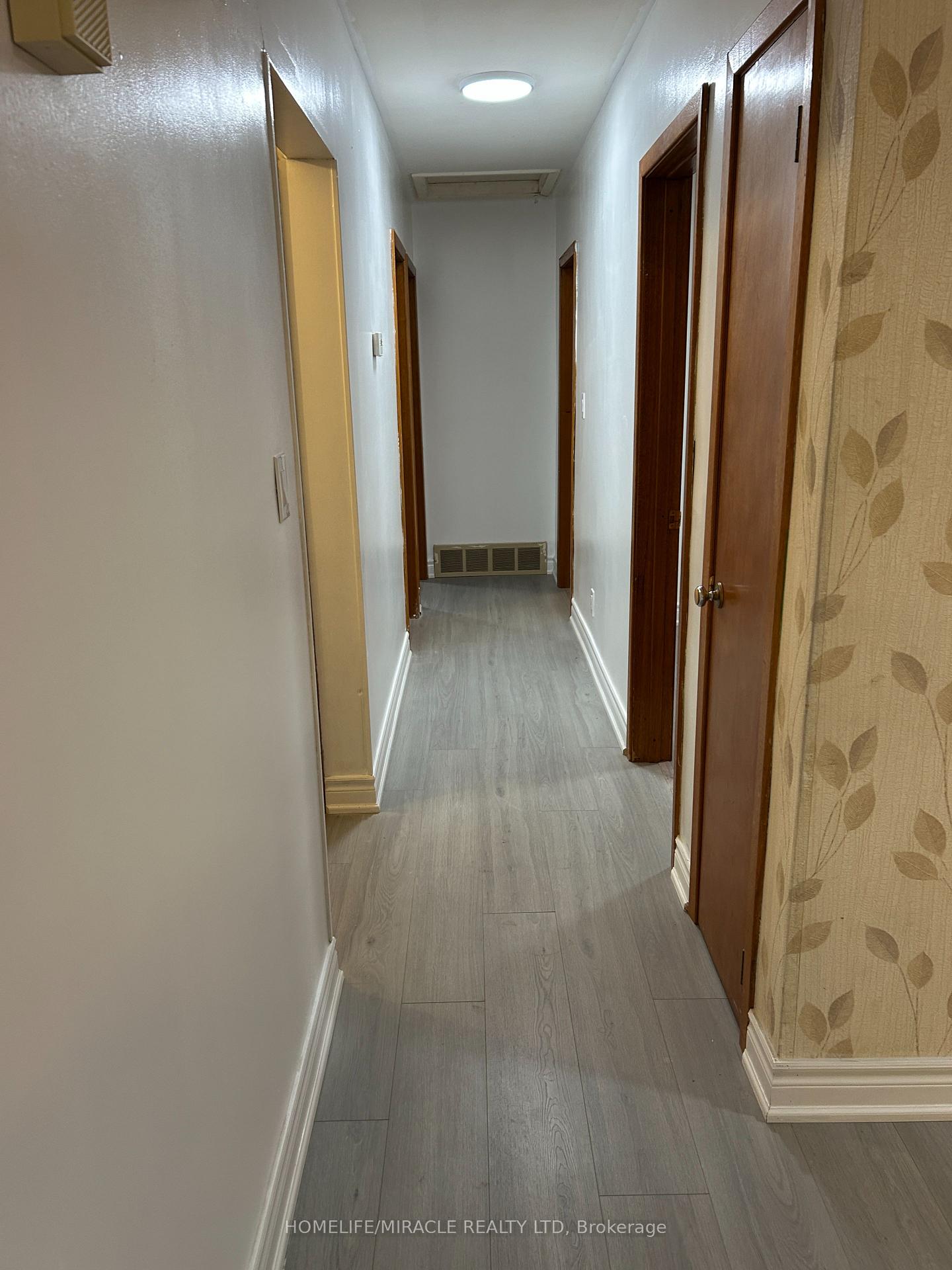 Photo 4 of 463 Elizabeth Street, Oshawa, McLaughlin — HOMEH