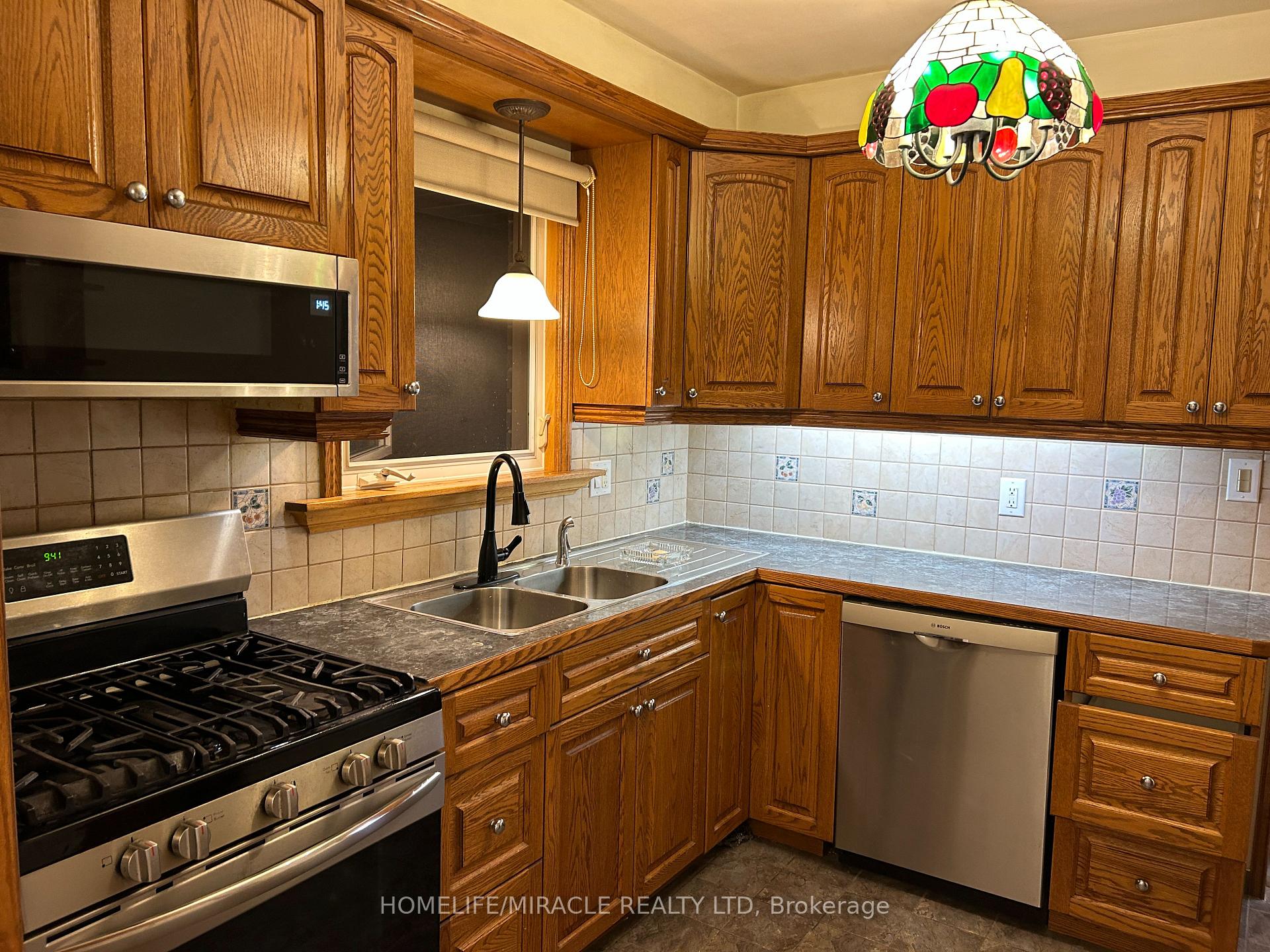 Photo 8 of 463 Elizabeth Street, Oshawa, McLaughlin — HOMEH