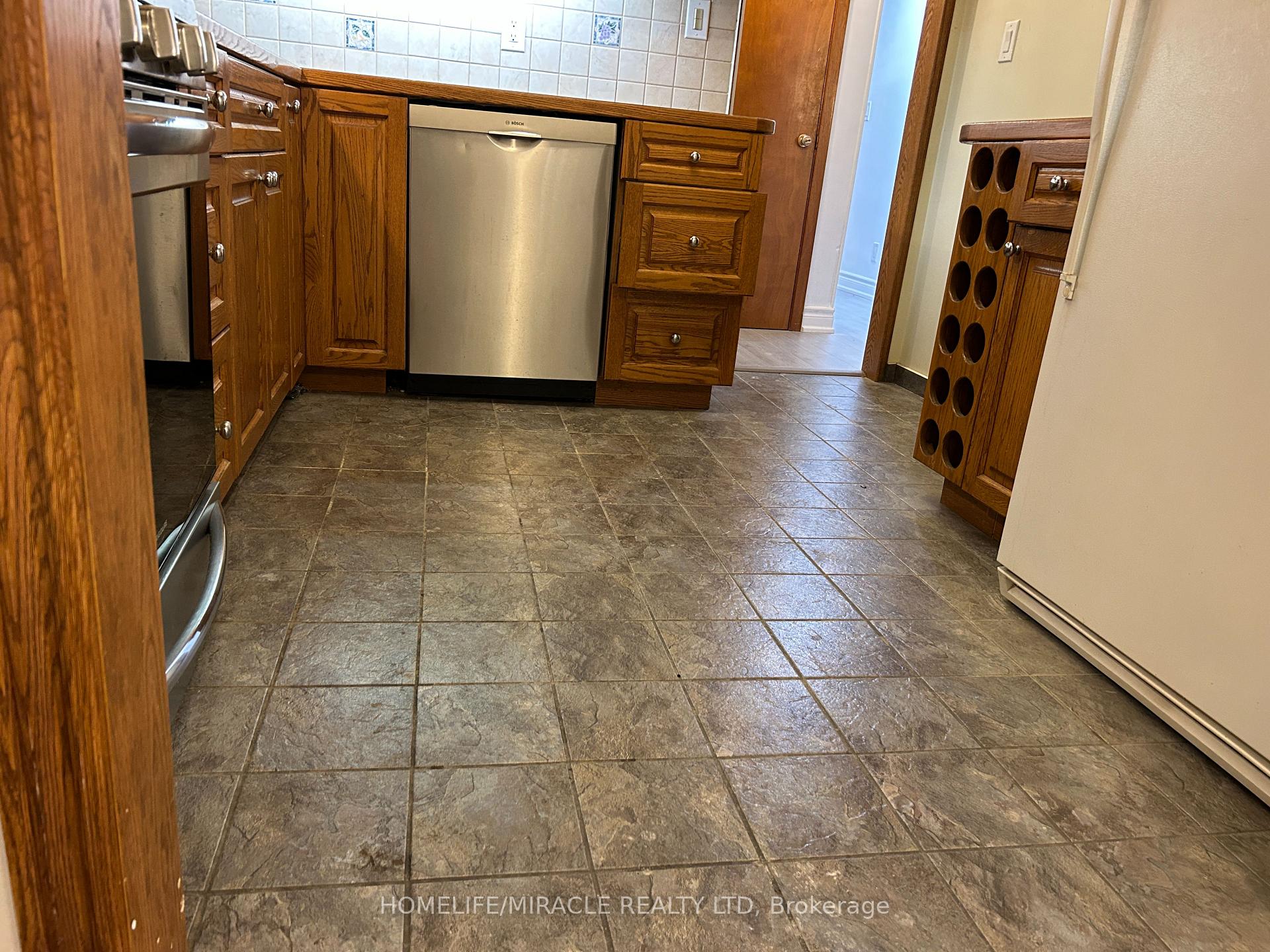 Photo 9 of 463 Elizabeth Street, Oshawa, McLaughlin — HOMEH