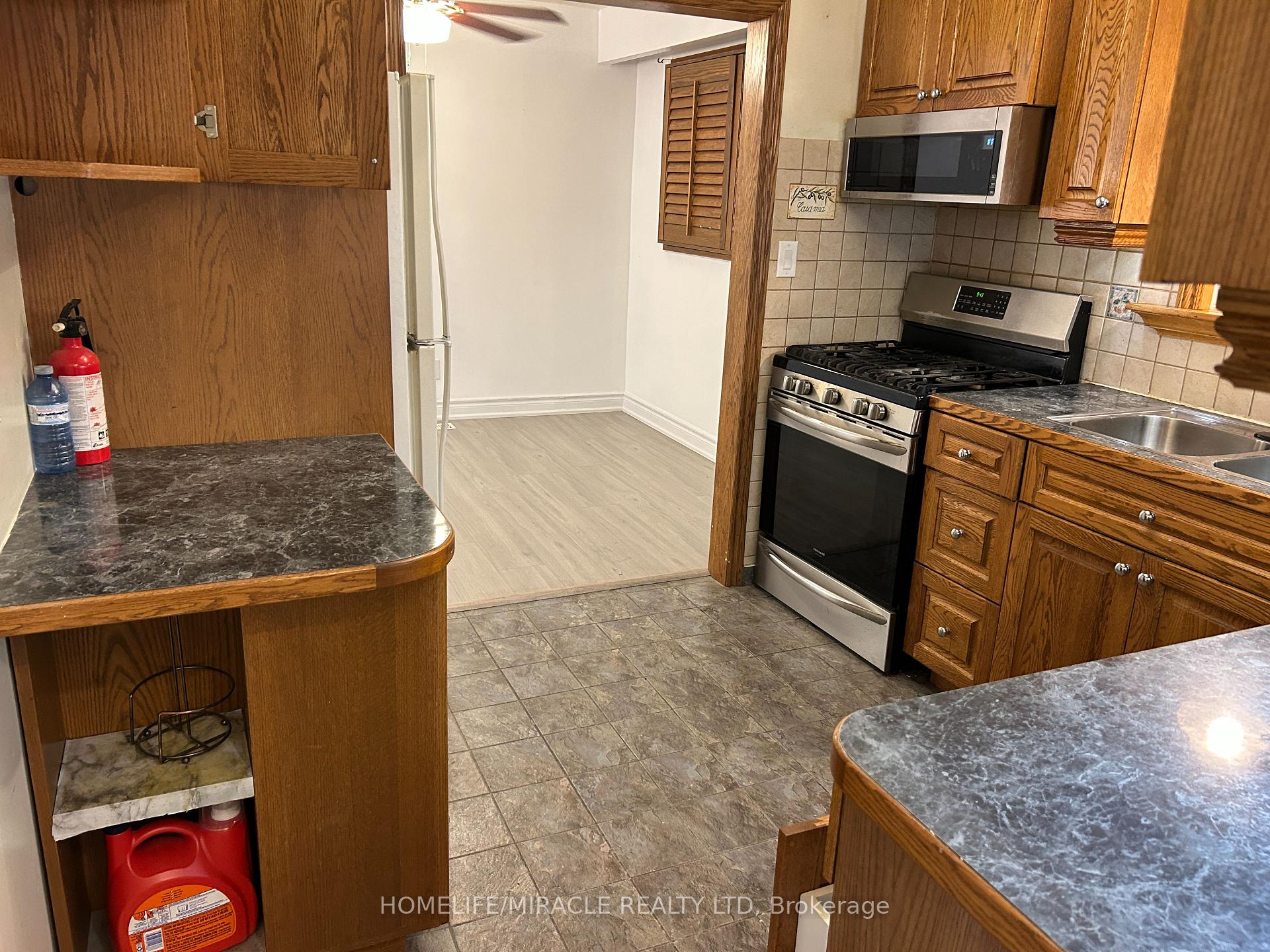 Photo 10 of 463 Elizabeth Street, Oshawa, McLaughlin — HOMEH