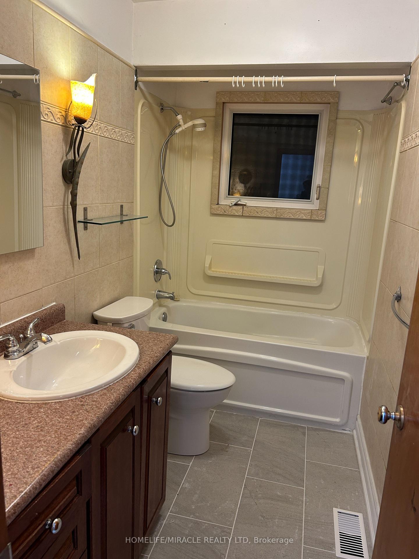 Photo 12 of 463 Elizabeth Street, Oshawa, McLaughlin — HOMEH