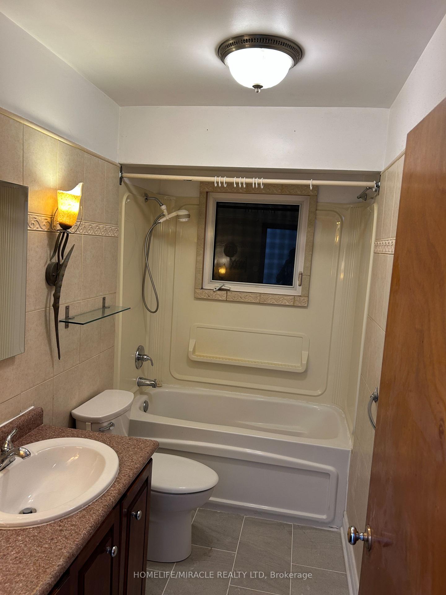 Photo 13 of 463 Elizabeth Street, Oshawa, McLaughlin — HOMEH