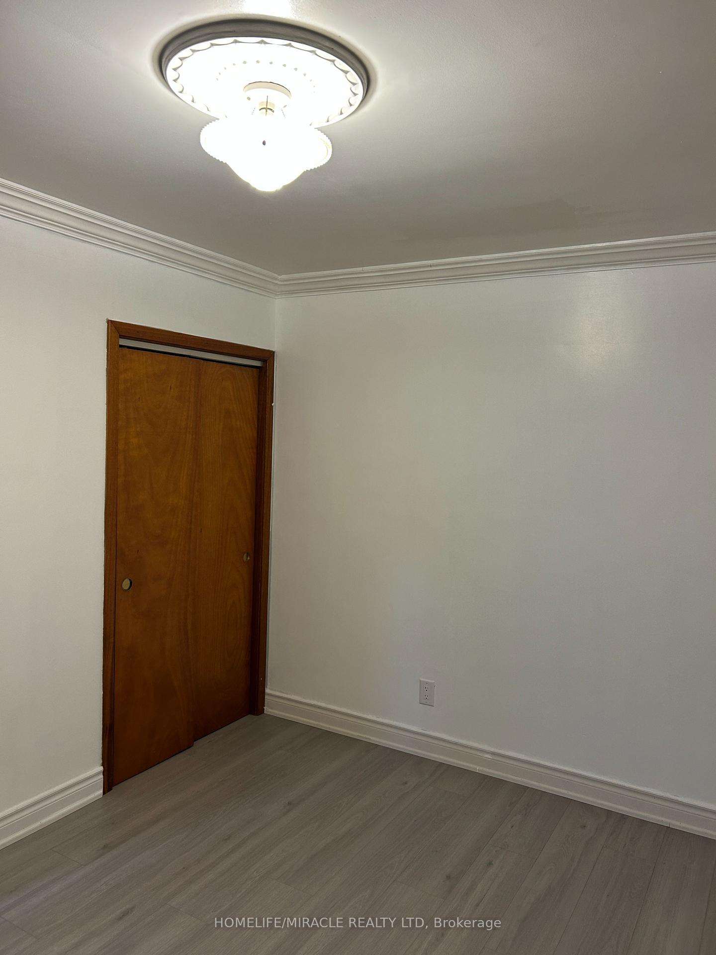 Photo 16 of 463 Elizabeth Street, Oshawa, McLaughlin — HOMEH