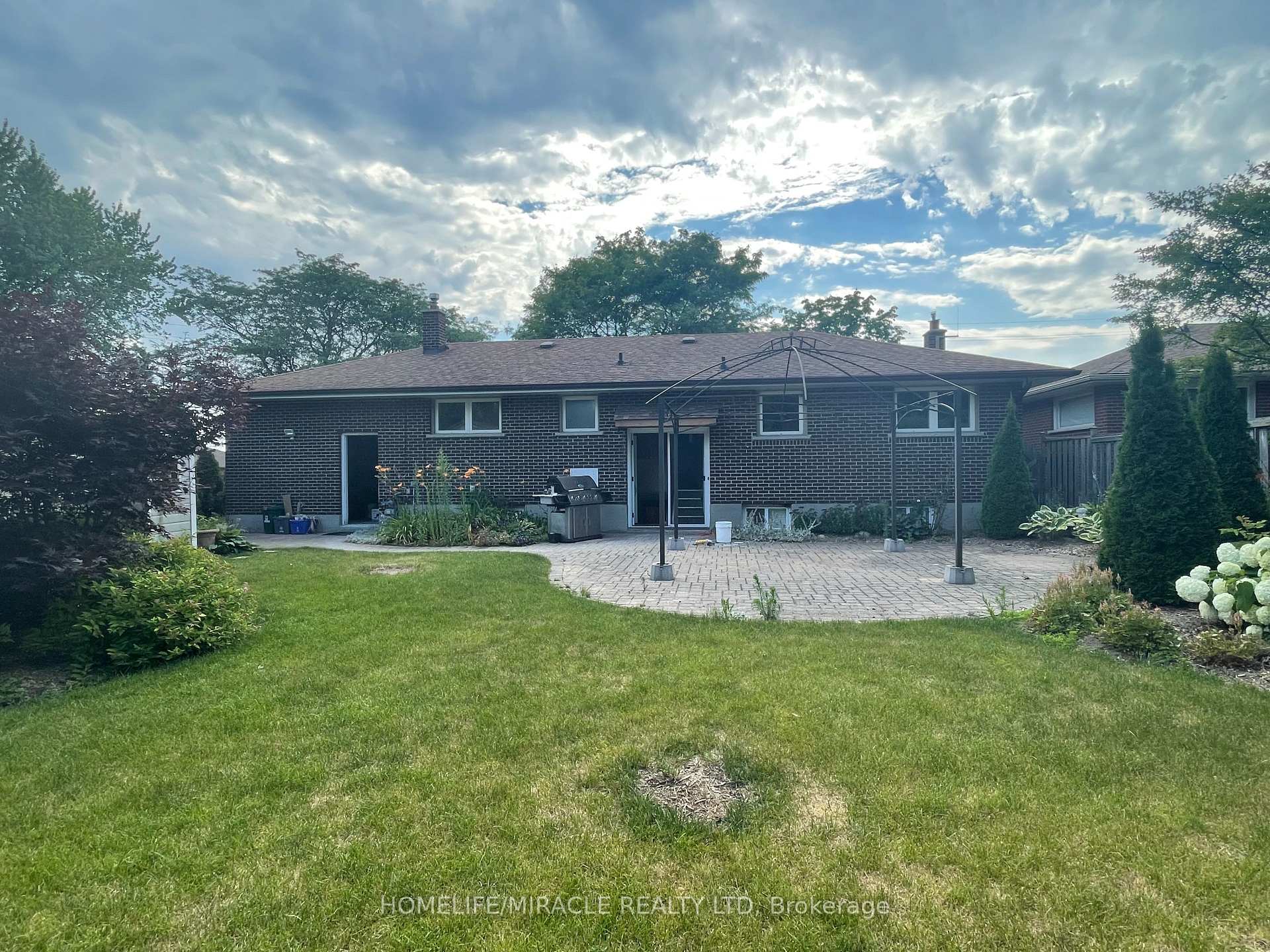 Photo 23 of 463 Elizabeth Street, Oshawa, McLaughlin — HOMEH