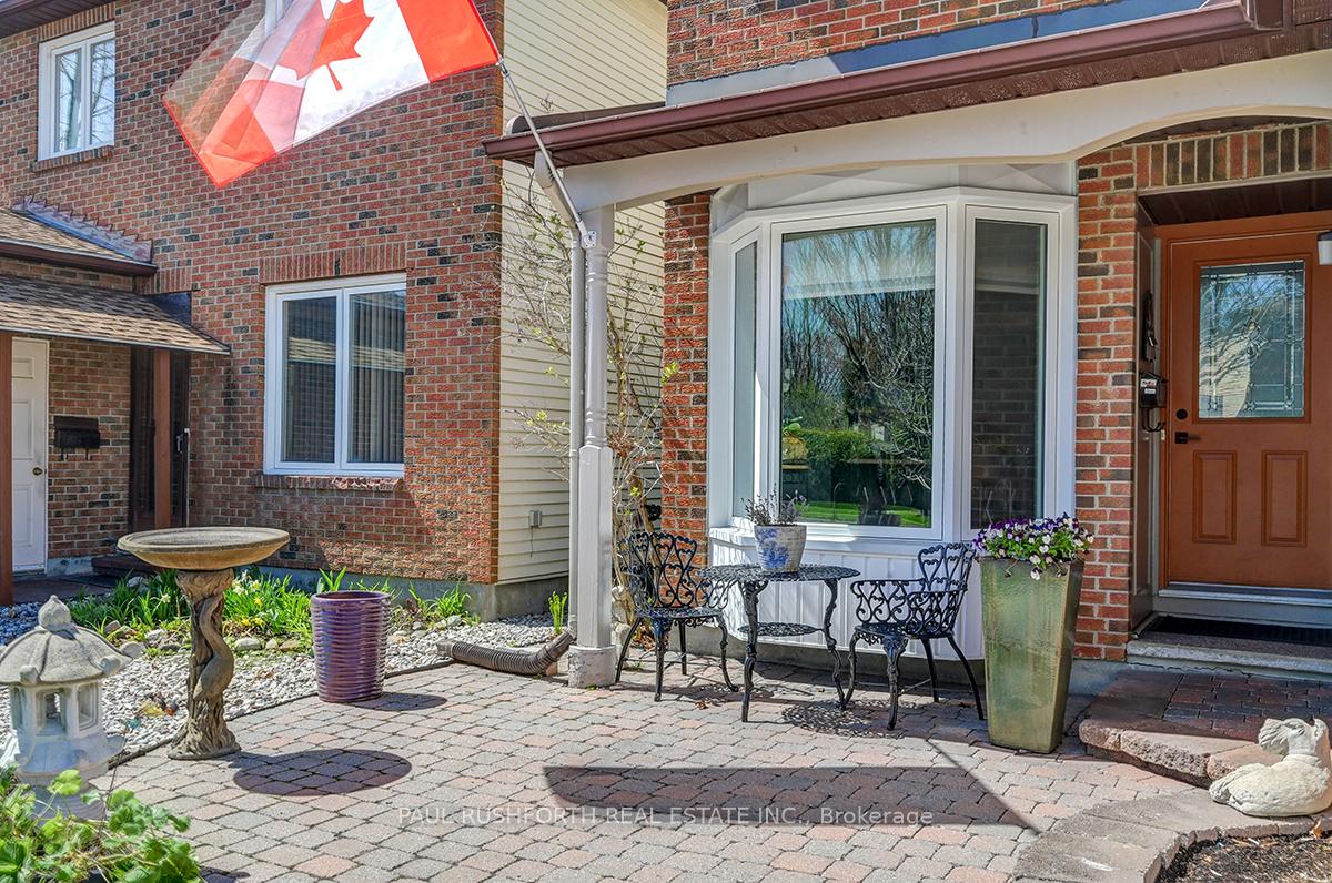 Photo 2 of 1801 Brousseau Crescent, Ottawa, Chateauneuf — HOMEH