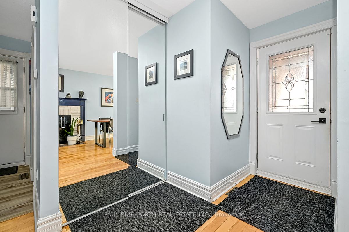 Photo 4 of 1801 Brousseau Crescent, Ottawa, Chateauneuf — HOMEH