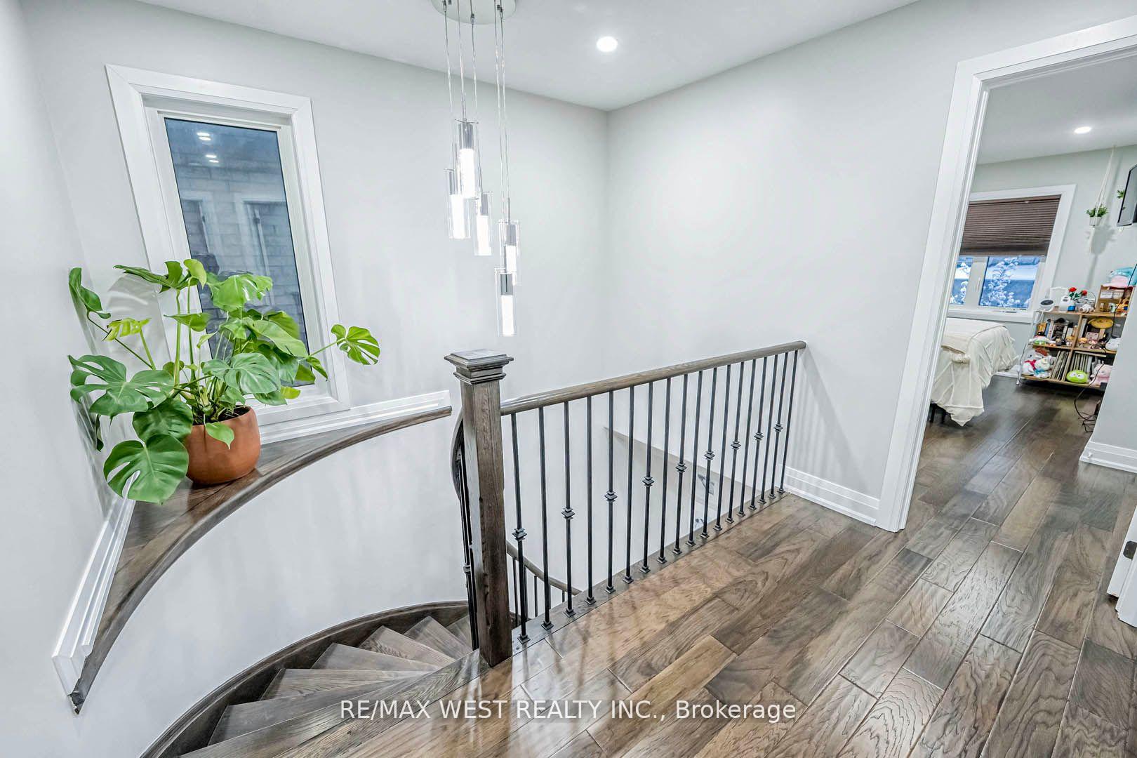 Photo 17 of 8 Scott Drive, New Tecumseth, Alliston — HOMEH