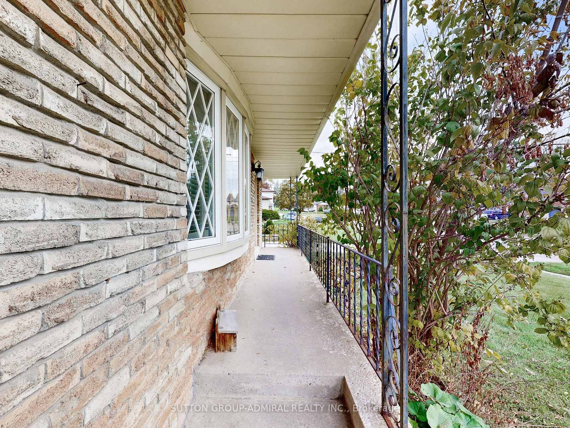 Photo 4 of 680 Adelaide Avenue E, Oshawa, Eastdale — HOMEH