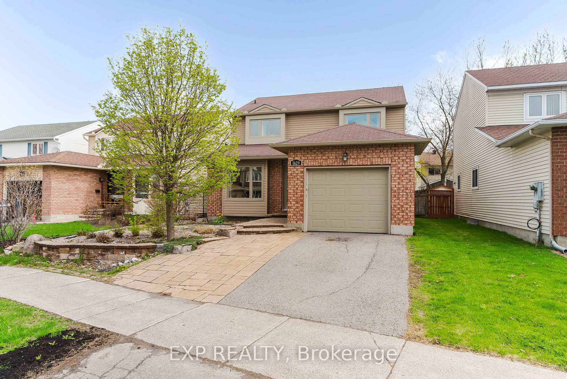 Photo 2 of 1629 Champneuf Drive, Ottawa, Chateauneuf — HOMEH