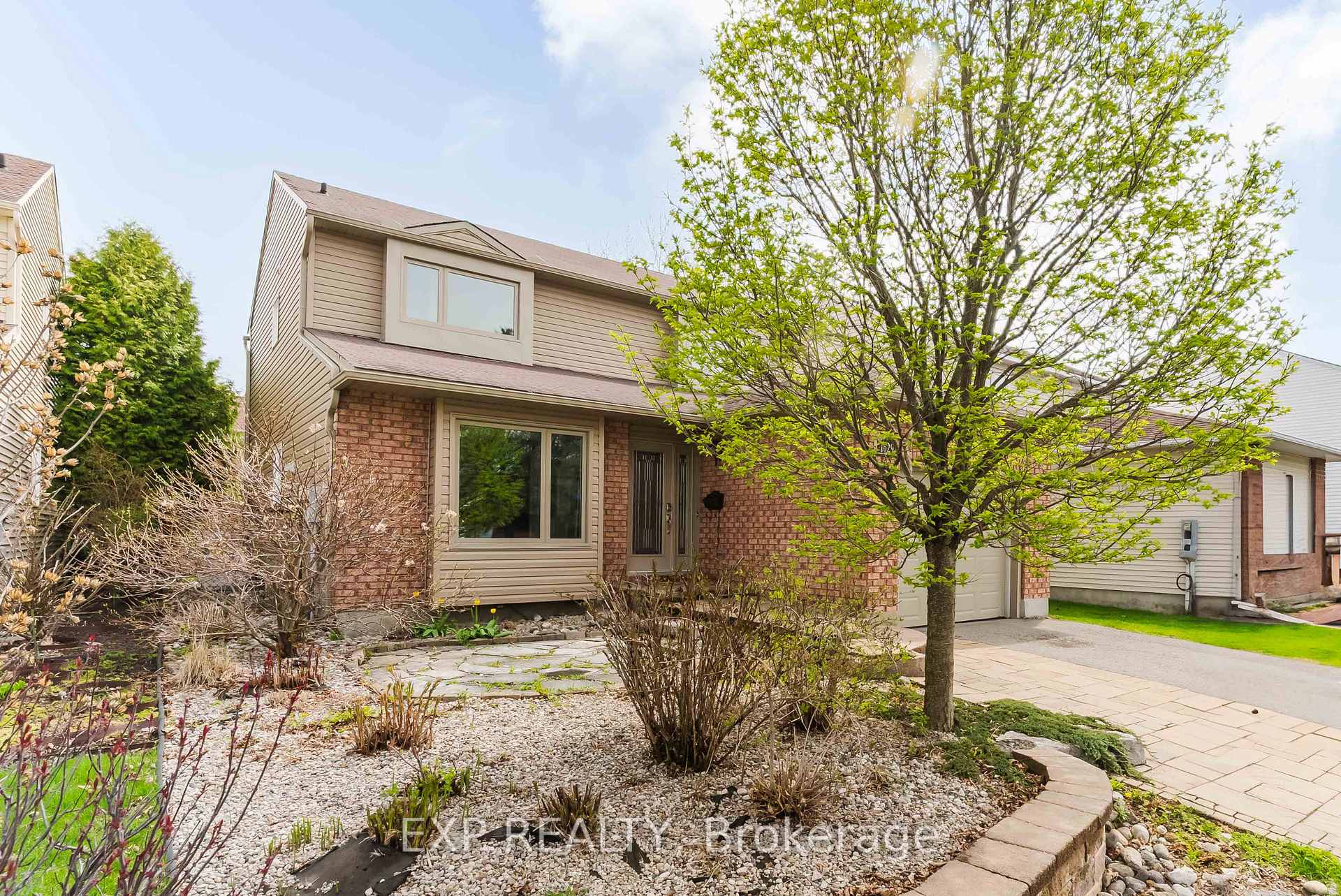 Photo 3 of 1629 Champneuf Drive, Ottawa, Chateauneuf — HOMEH