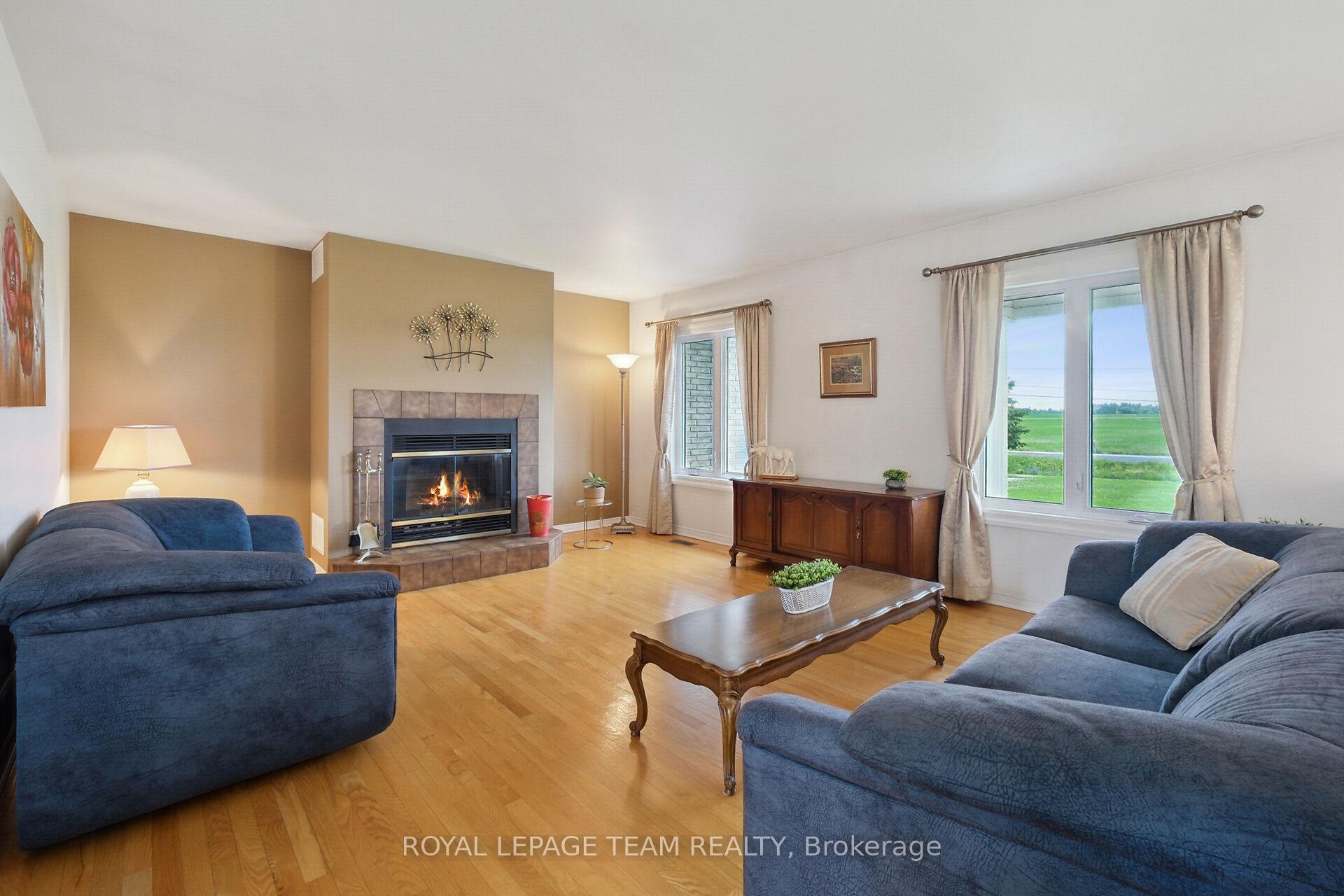 Photo 8 of 8665 Russell Road, Ottawa, Sarsfield/Bearbrook — HOMEH