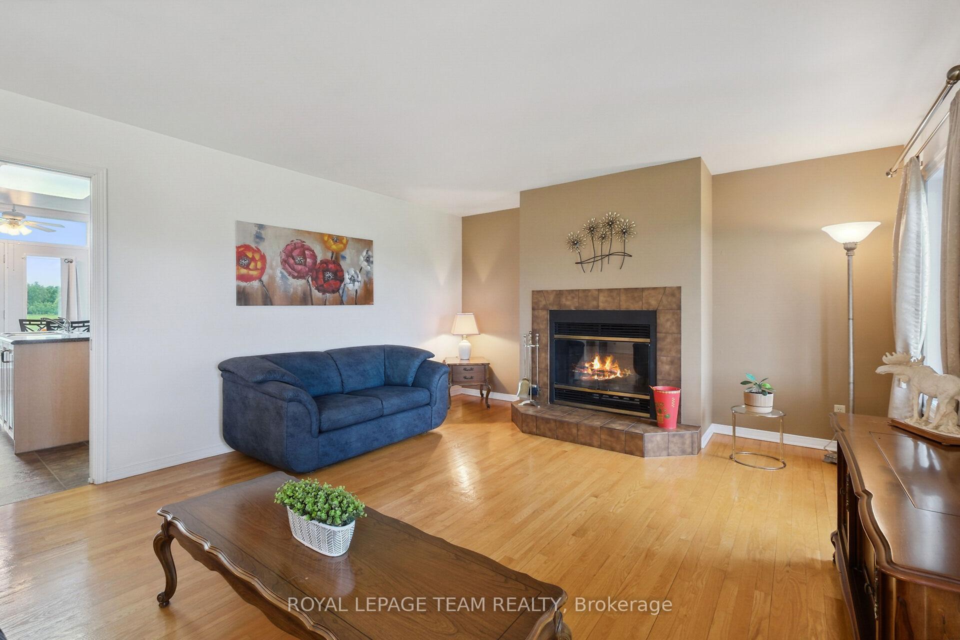 Photo 10 of 8665 Russell Road, Ottawa, Sarsfield/Bearbrook — HOMEH