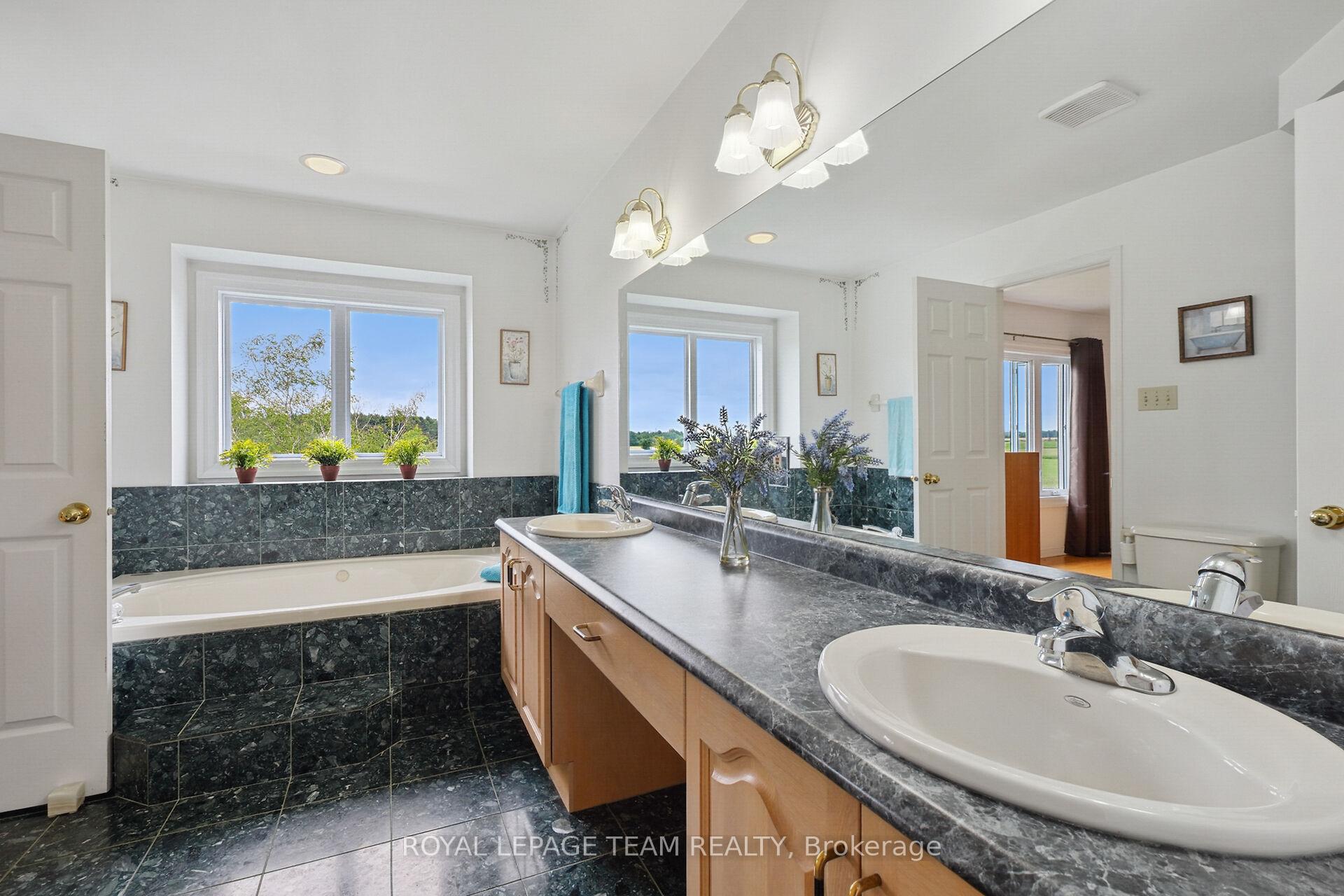 Photo 25 of 8665 Russell Road, Ottawa, Sarsfield/Bearbrook — HOMEH
