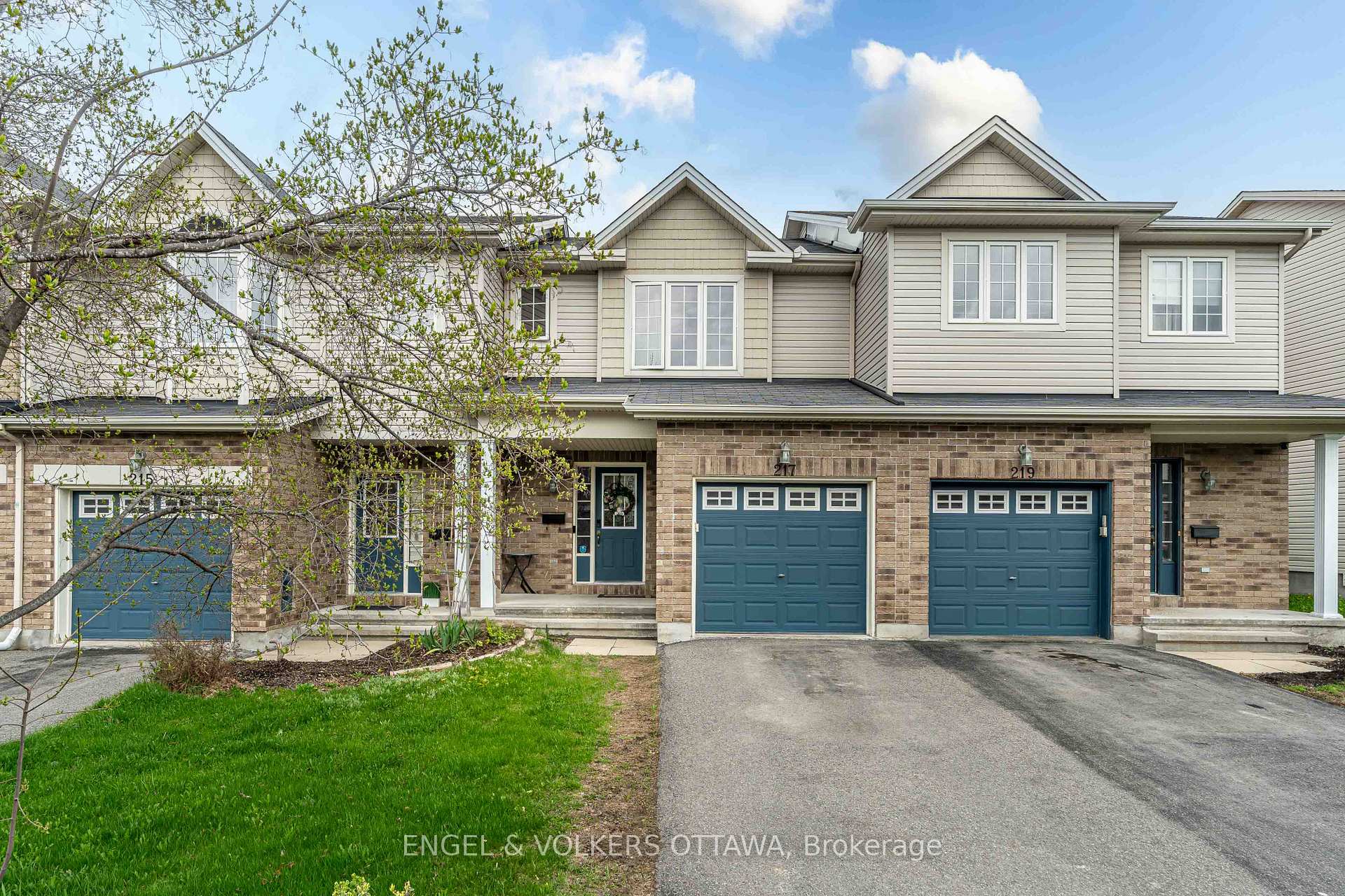 Photo 1 of 217 Rolling Meadow Crescent, Ottawa, Mer Bleue/Bradley Estates/Anderson Park — HOMEH