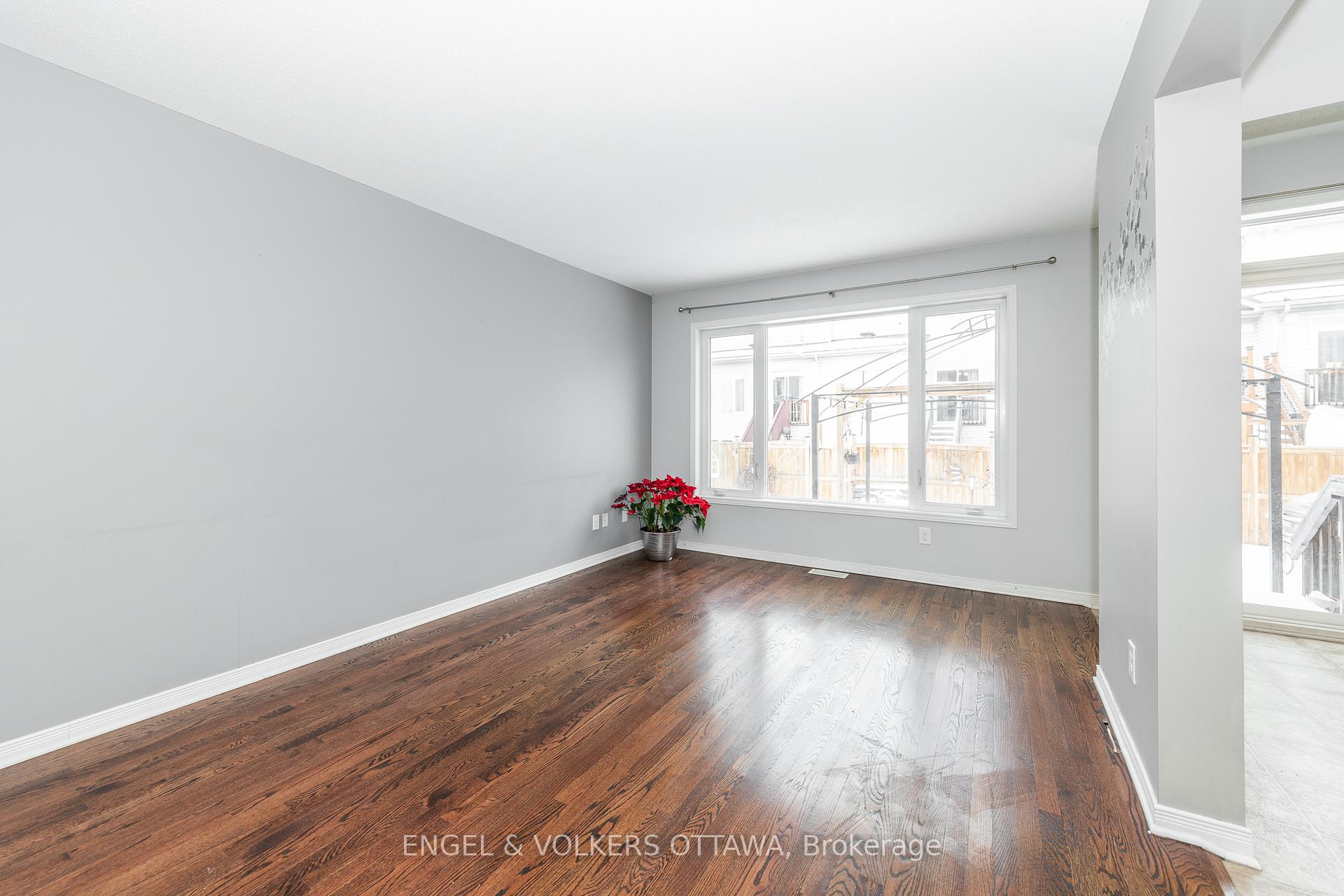 Photo 7 of 217 Rolling Meadow Crescent, Ottawa, Mer Bleue/Bradley Estates/Anderson Park — HOMEH