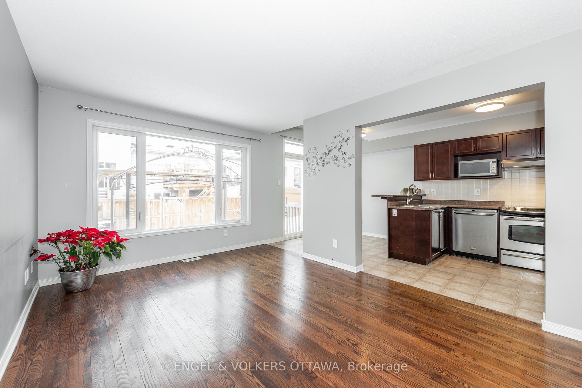 Photo 8 of 217 Rolling Meadow Crescent, Ottawa, Mer Bleue/Bradley Estates/Anderson Park — HOMEH