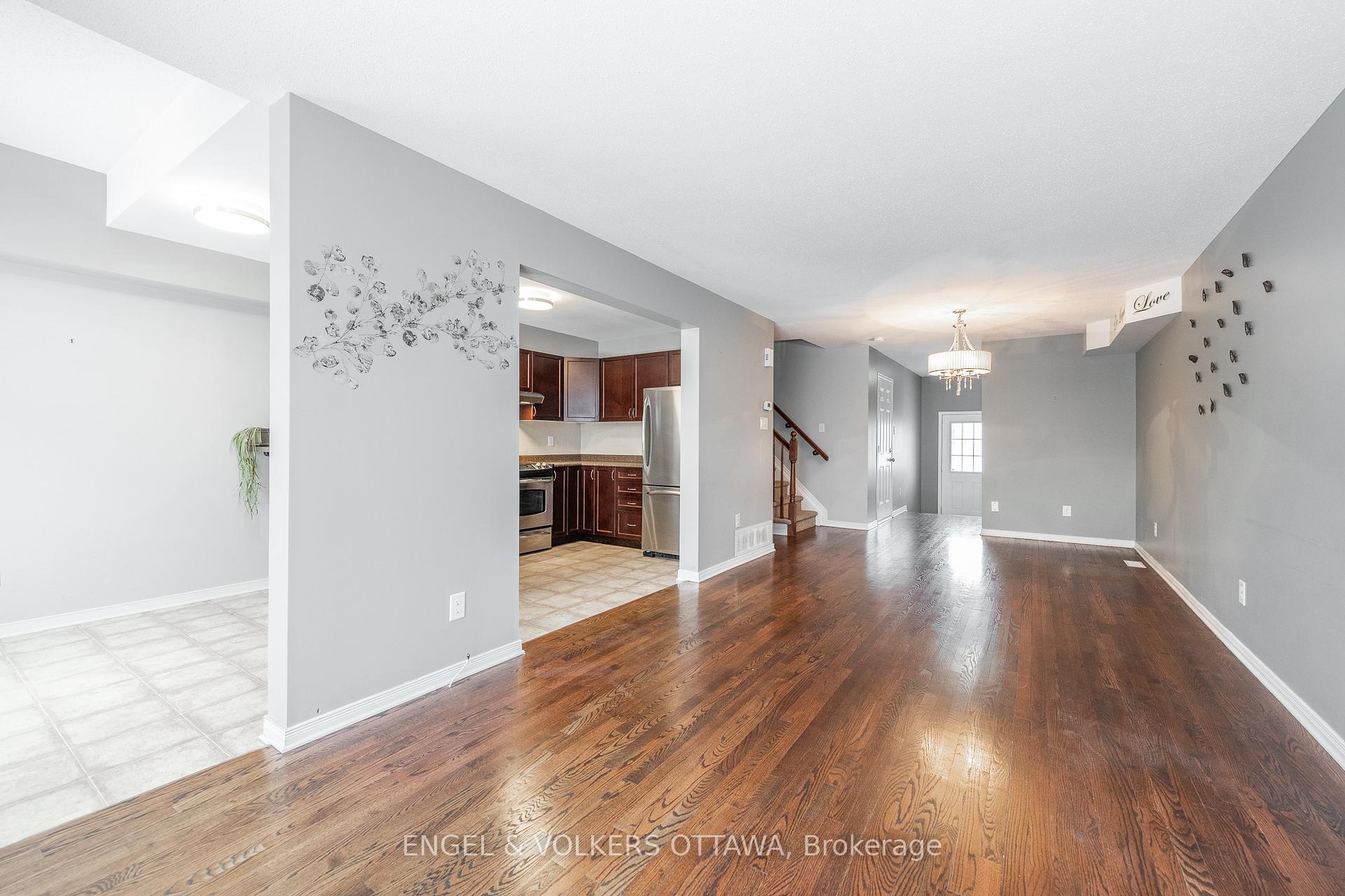 Photo 9 of 217 Rolling Meadow Crescent, Ottawa, Mer Bleue/Bradley Estates/Anderson Park — HOMEH