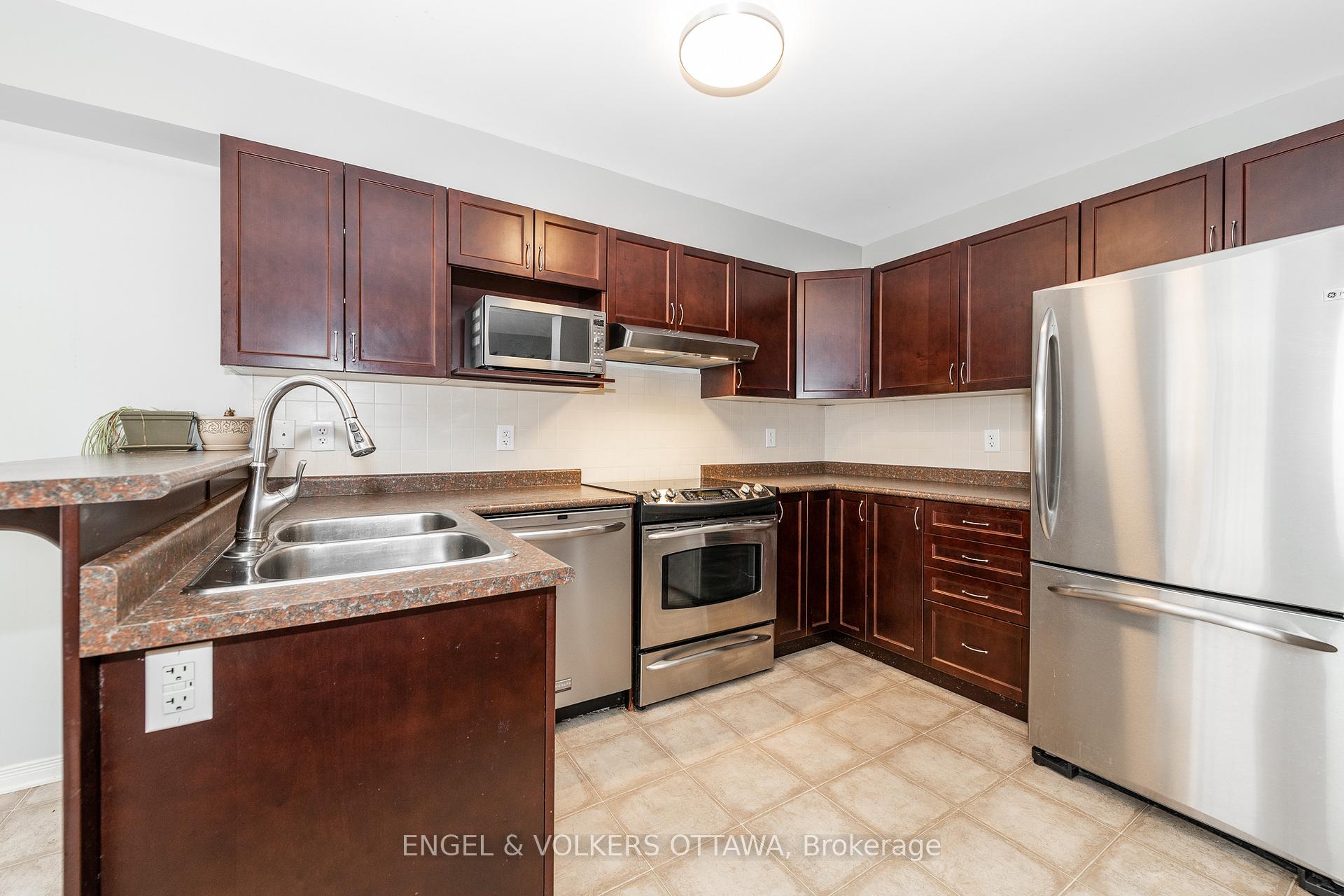 Photo 10 of 217 Rolling Meadow Crescent, Ottawa, Mer Bleue/Bradley Estates/Anderson Park — HOMEH