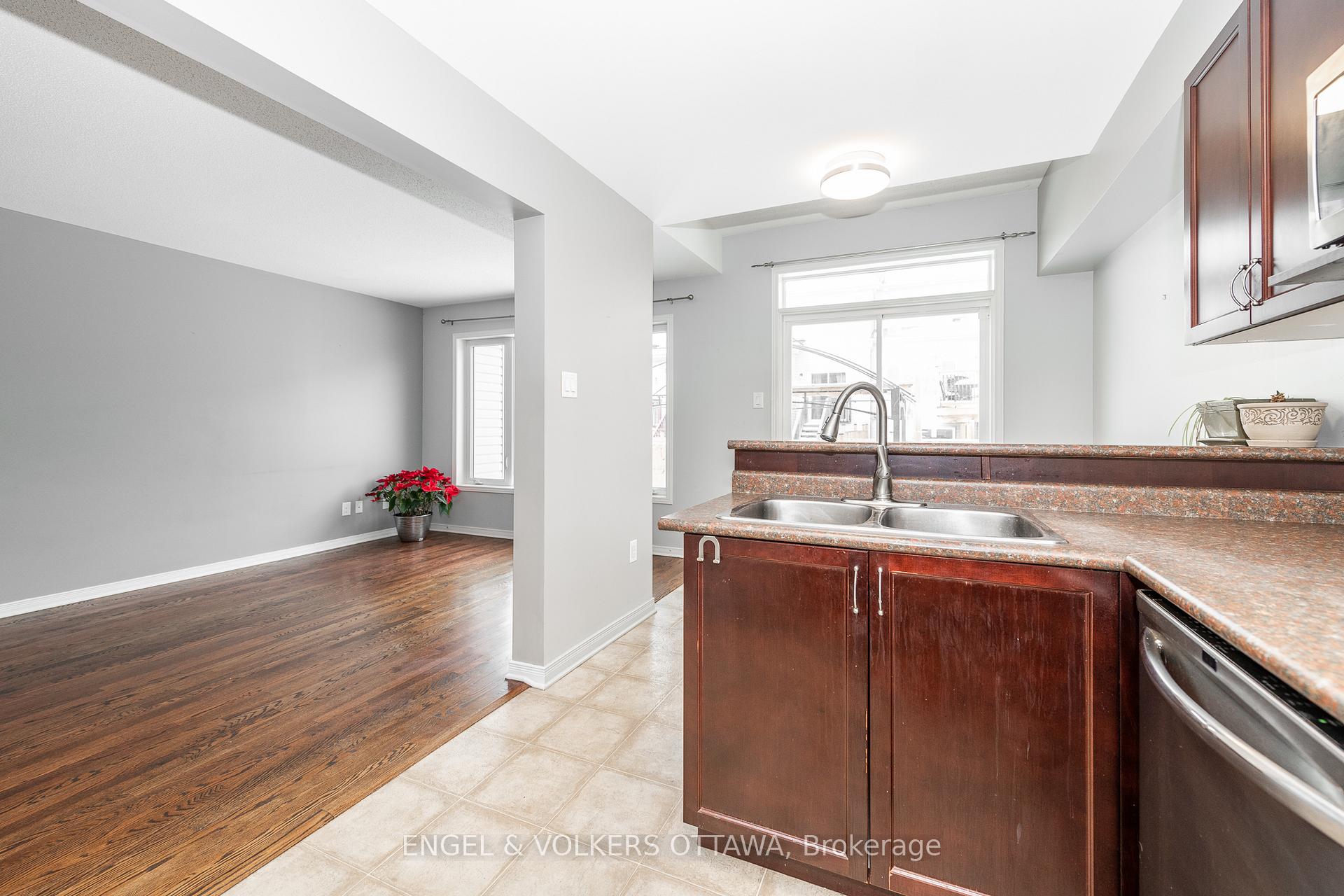 Photo 12 of 217 Rolling Meadow Crescent, Ottawa, Mer Bleue/Bradley Estates/Anderson Park — HOMEH