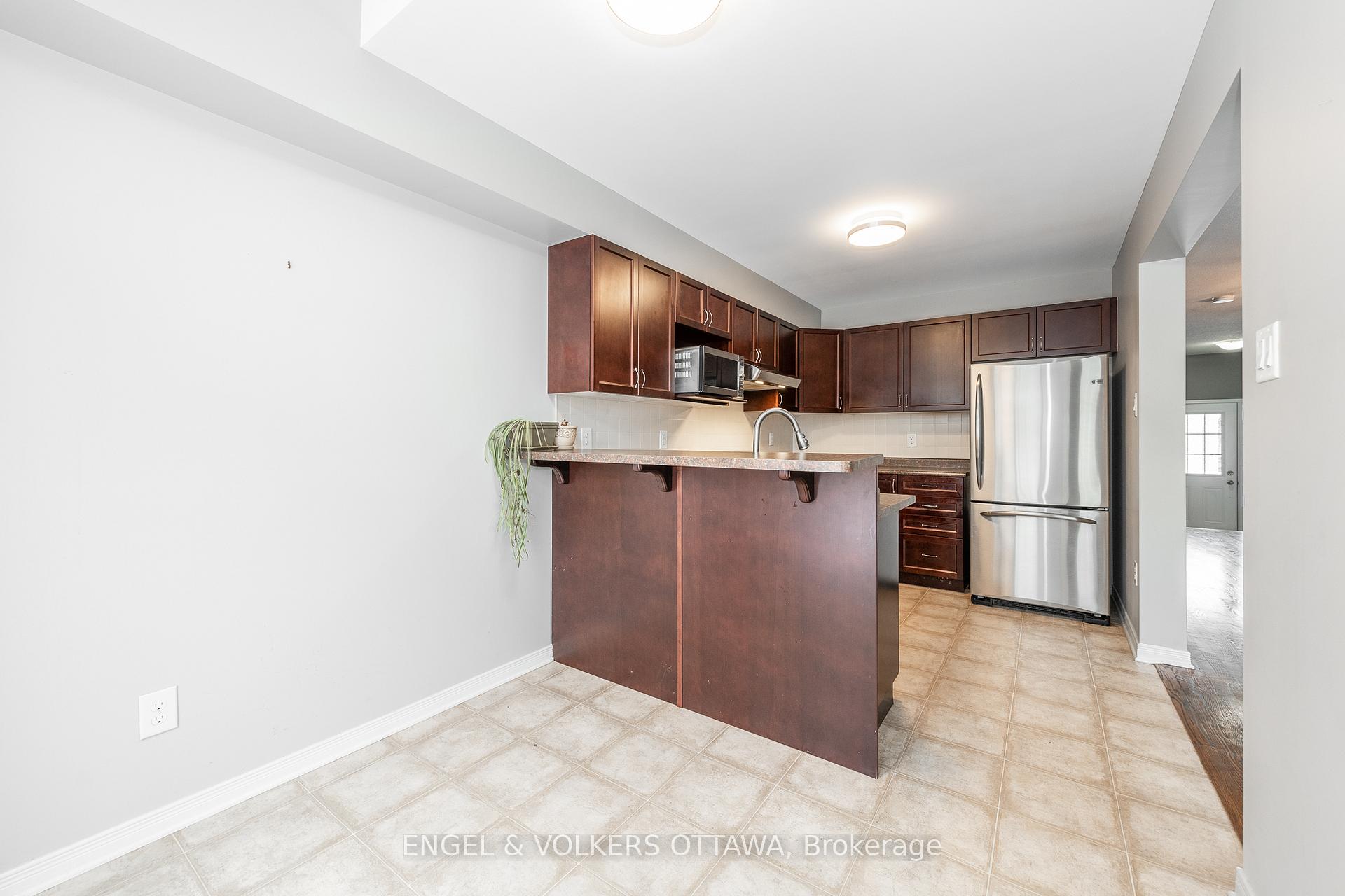 Photo 13 of 217 Rolling Meadow Crescent, Ottawa, Mer Bleue/Bradley Estates/Anderson Park — HOMEH