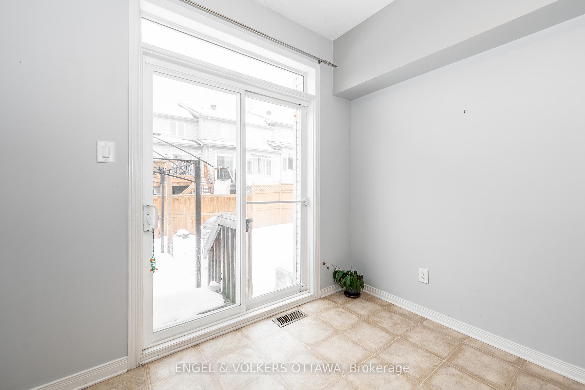 Photo 14 of 217 Rolling Meadow Crescent, Ottawa, Mer Bleue/Bradley Estates/Anderson Park — HOMEH