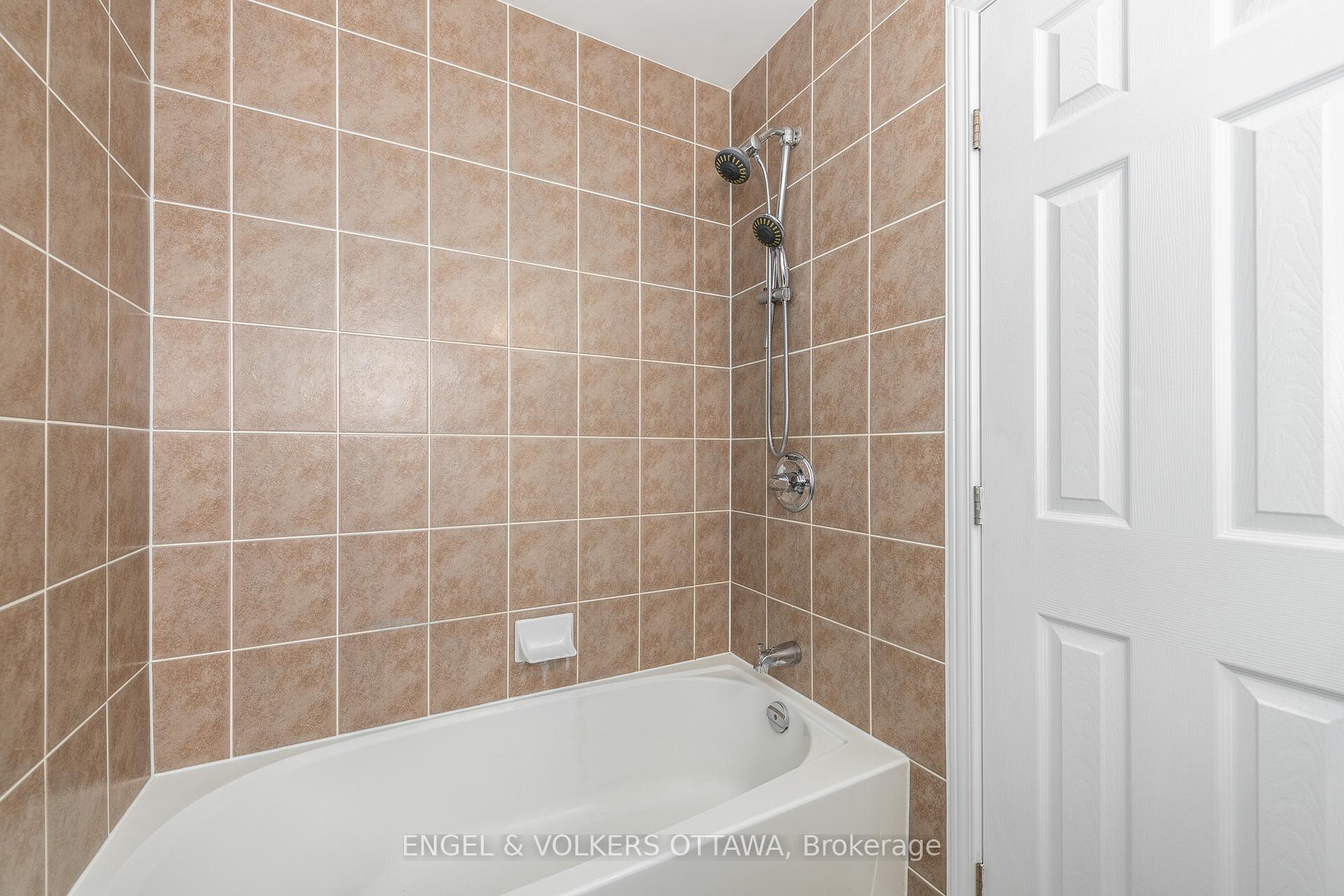 Photo 20 of 217 Rolling Meadow Crescent, Ottawa, Mer Bleue/Bradley Estates/Anderson Park — HOMEH