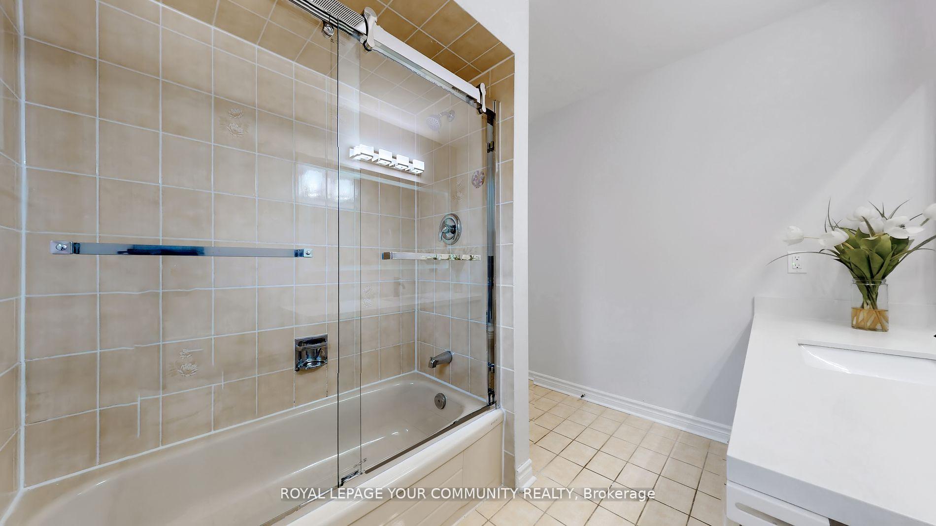 Photo 23 of 32 Muster Court, Markham, Buttonville — HOMEH