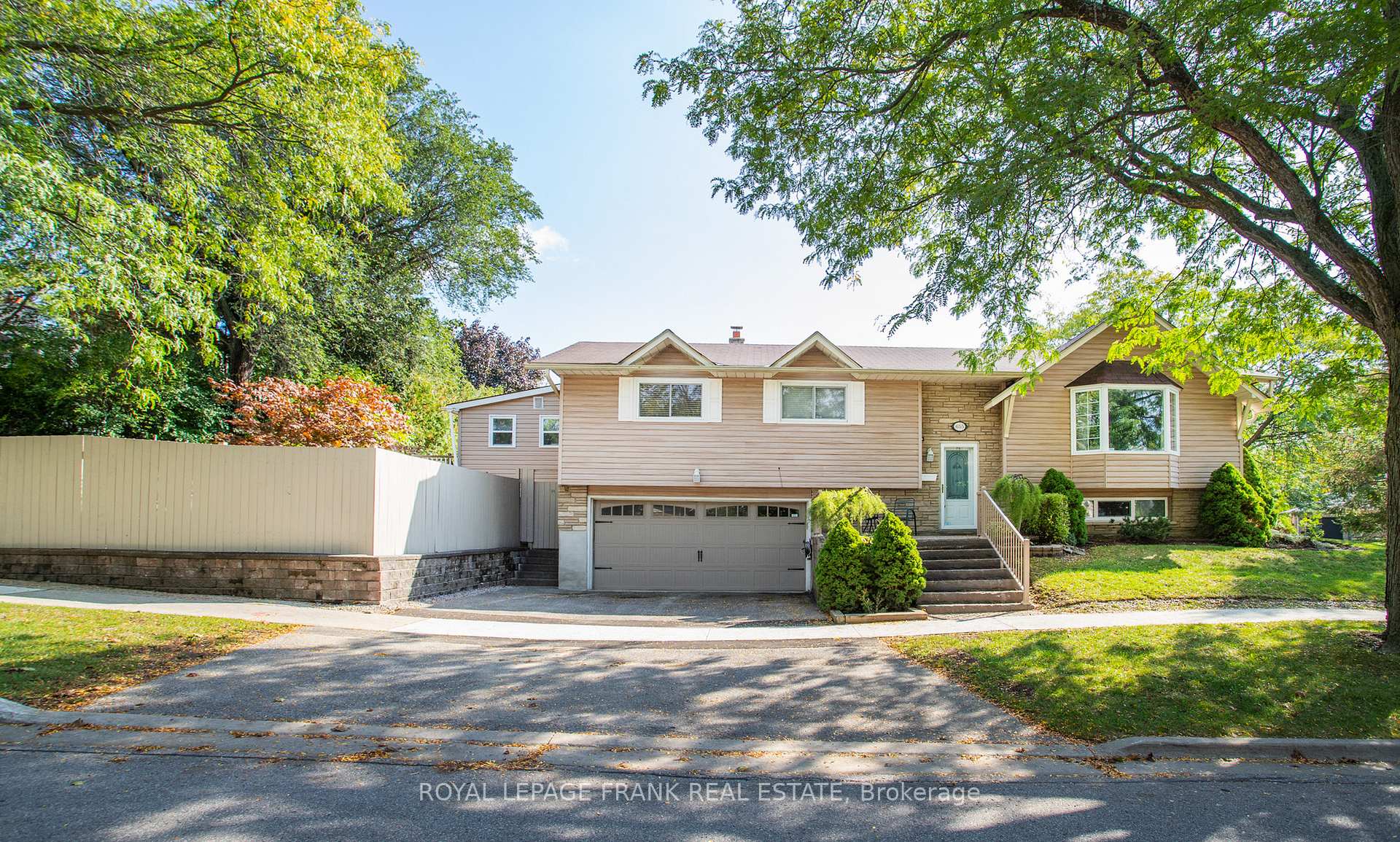 Photo 1 of 655 Bermuda Avenue, Oshawa, Northglen — HOMEH