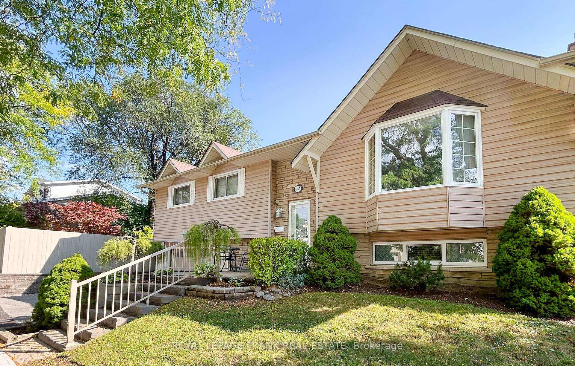 Photo 3 of 655 Bermuda Avenue, Oshawa, Northglen — HOMEH