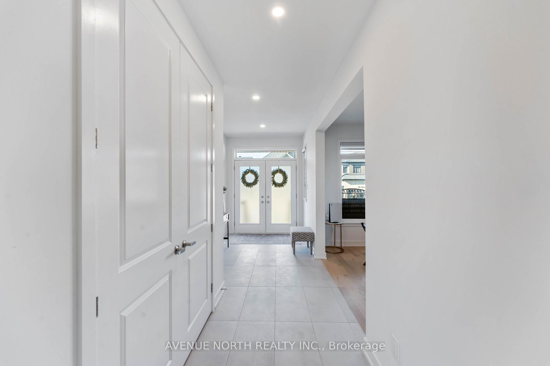 Photo 3 of 136 Winterhaven Drive, Ottawa, Mer Bleue/Bradley Estates/Anderson Park — HOMEH