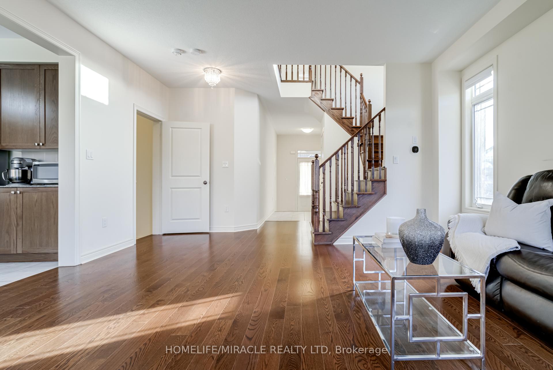 Photo 5 of 41 Atkinson Crescent, New Tecumseth, Alliston — HOMEH