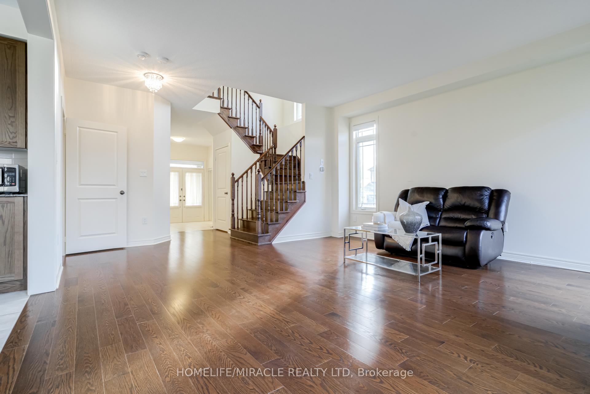 Photo 7 of 41 Atkinson Crescent, New Tecumseth, Alliston — HOMEH