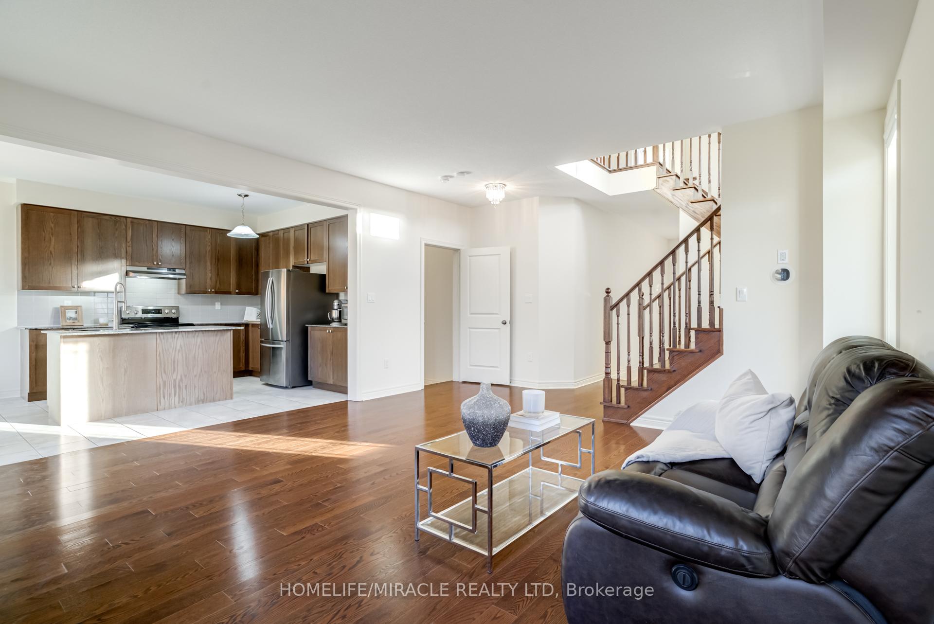 Photo 8 of 41 Atkinson Crescent, New Tecumseth, Alliston — HOMEH