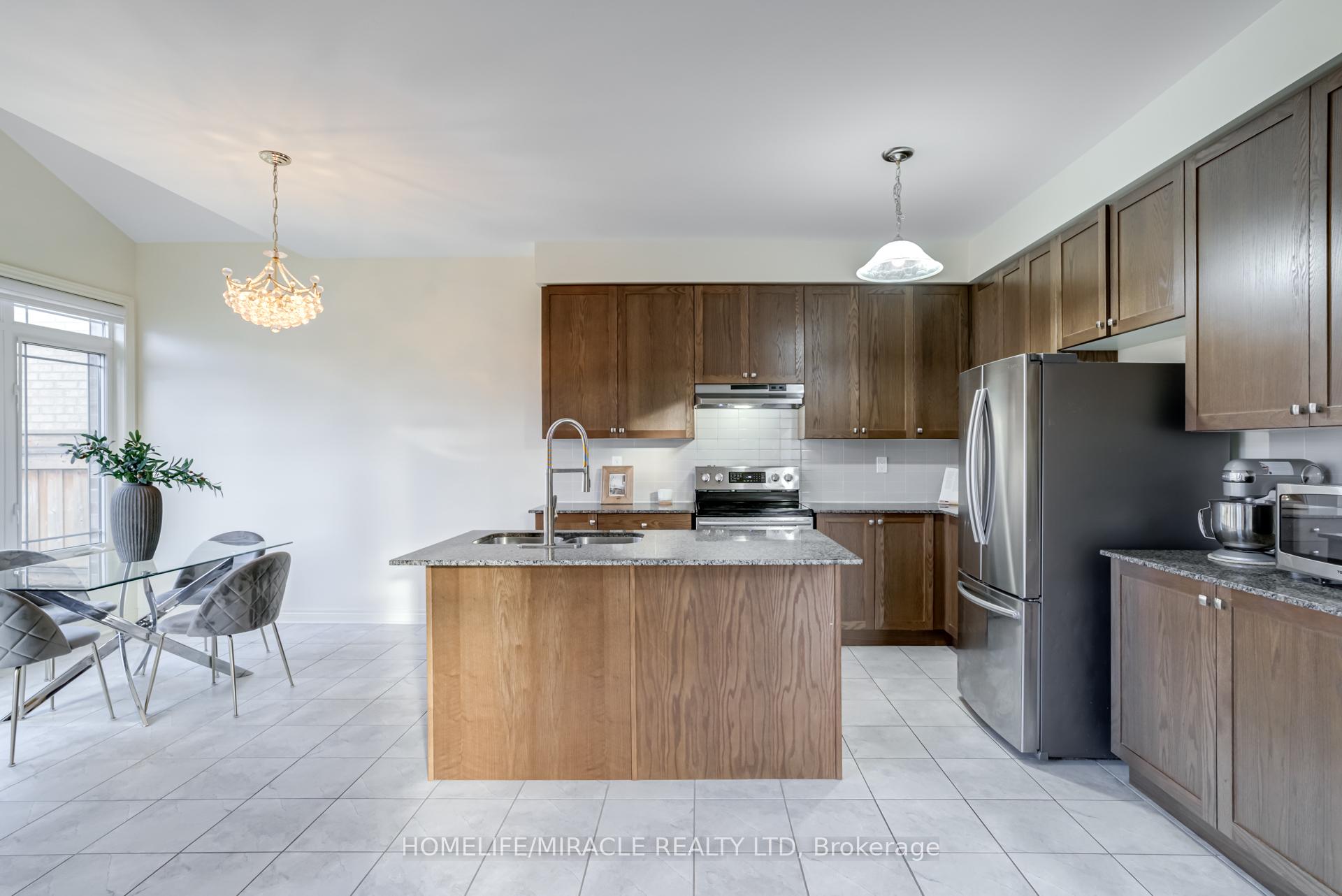 Photo 12 of 41 Atkinson Crescent, New Tecumseth, Alliston — HOMEH