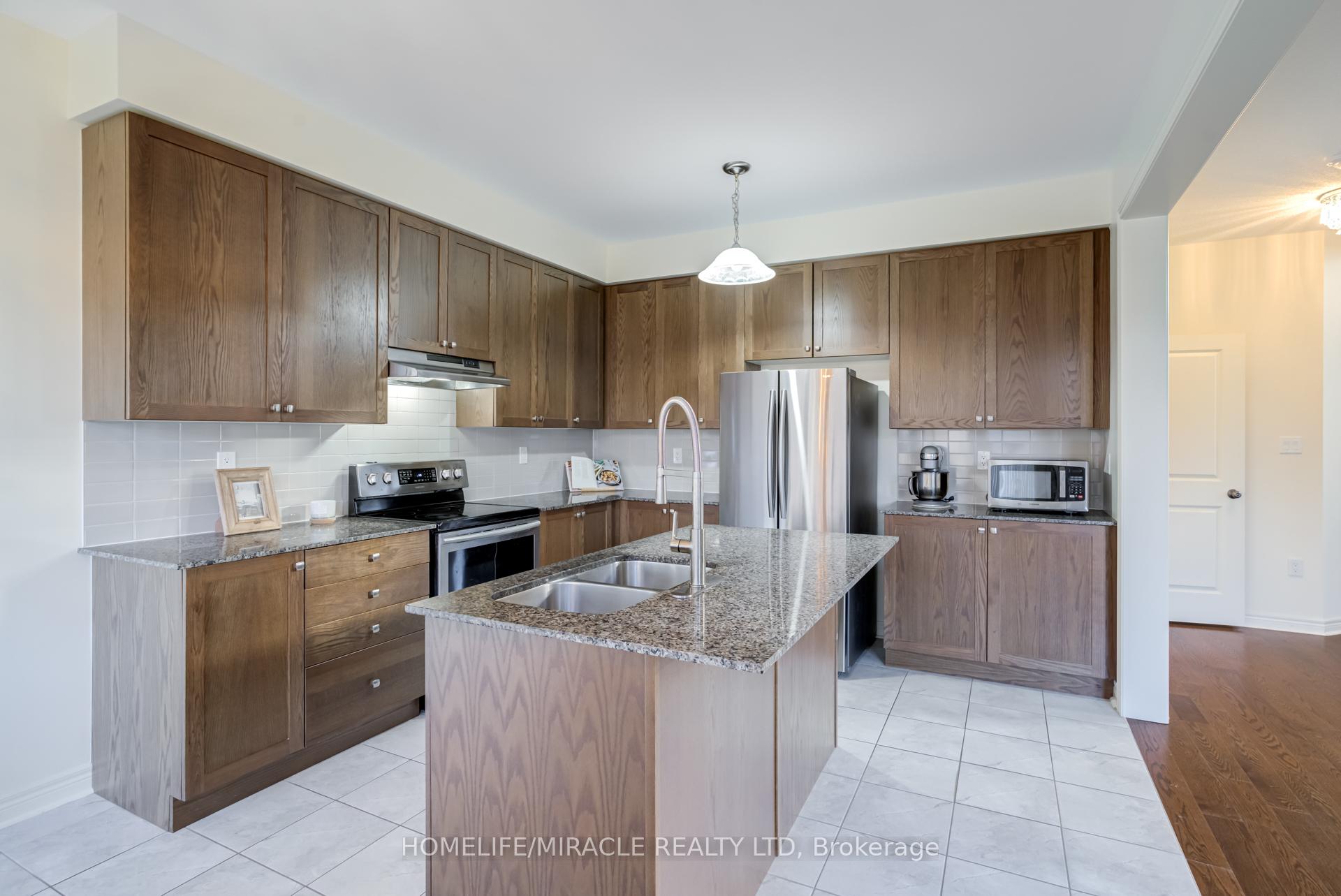 Photo 14 of 41 Atkinson Crescent, New Tecumseth, Alliston — HOMEH