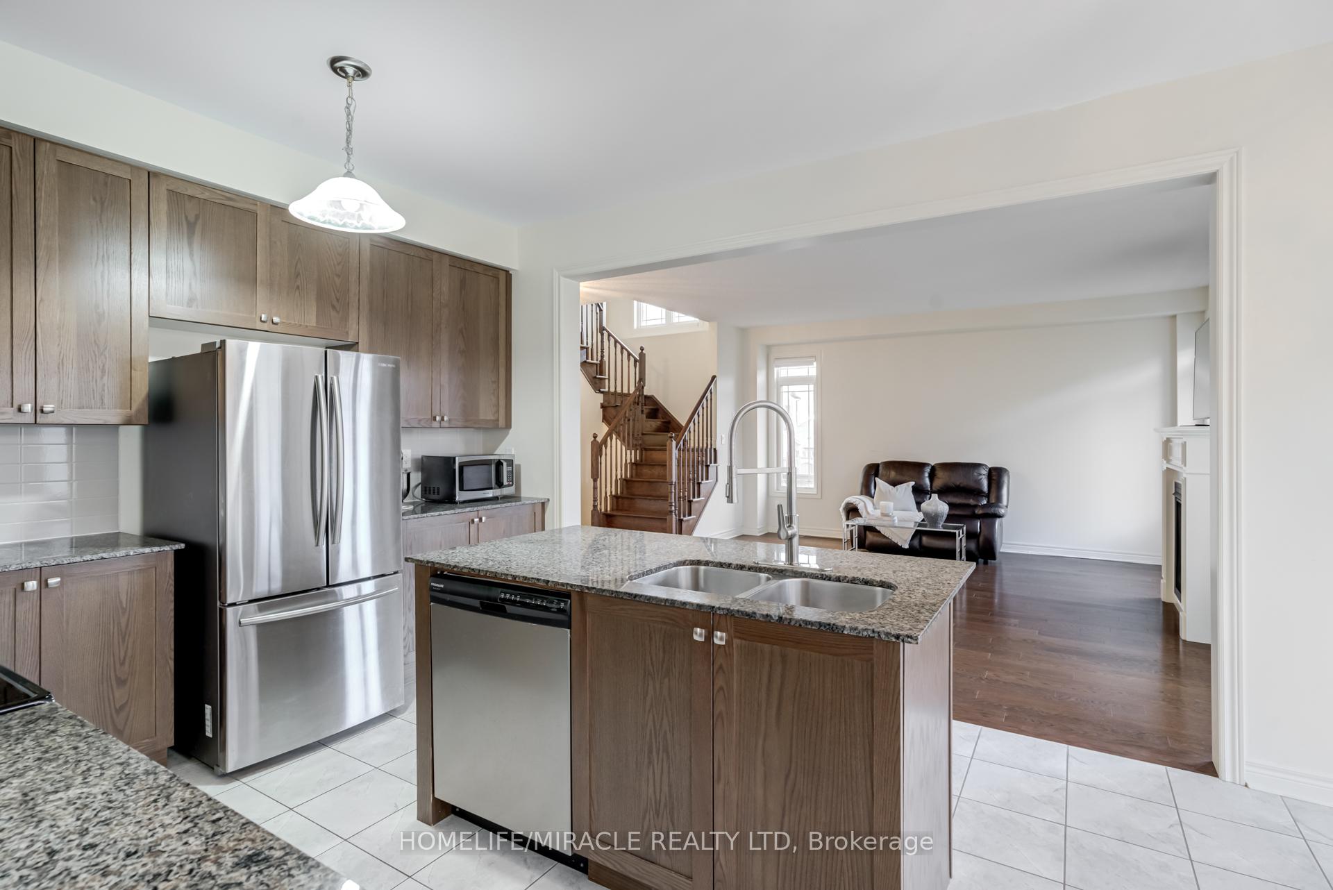 Photo 16 of 41 Atkinson Crescent, New Tecumseth, Alliston — HOMEH