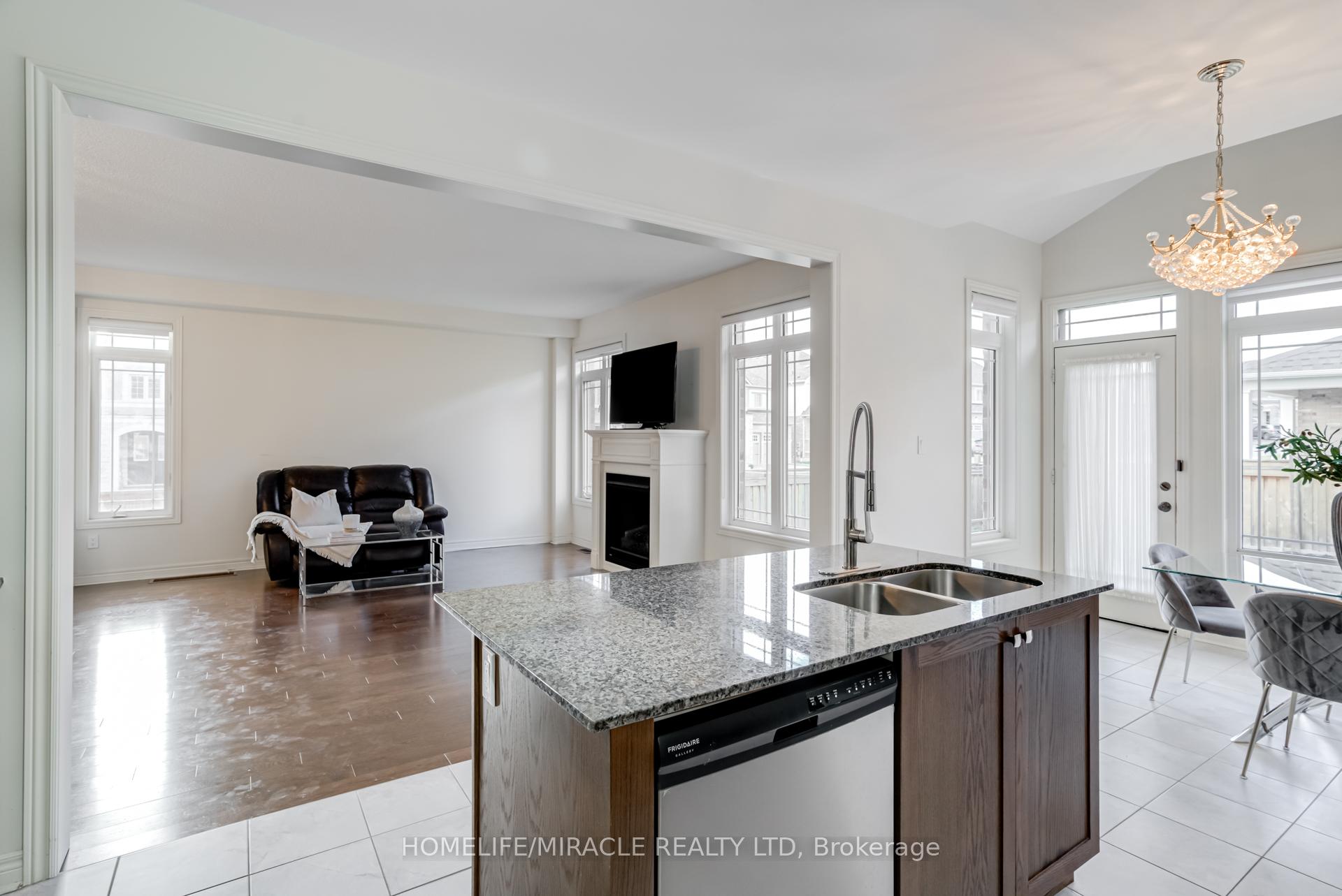 Photo 17 of 41 Atkinson Crescent, New Tecumseth, Alliston — HOMEH