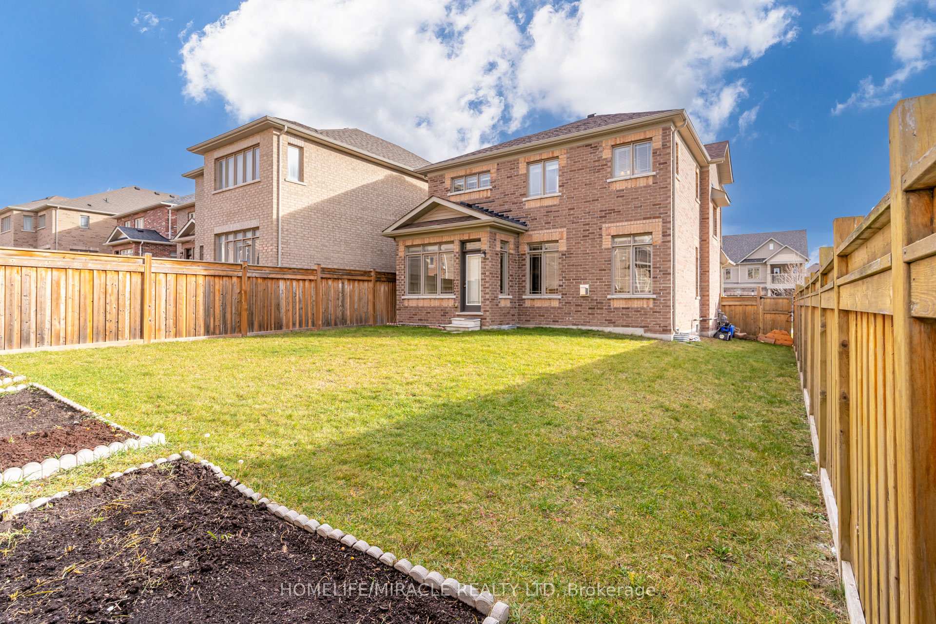 Photo 43 of 41 Atkinson Crescent, New Tecumseth, Alliston — HOMEH