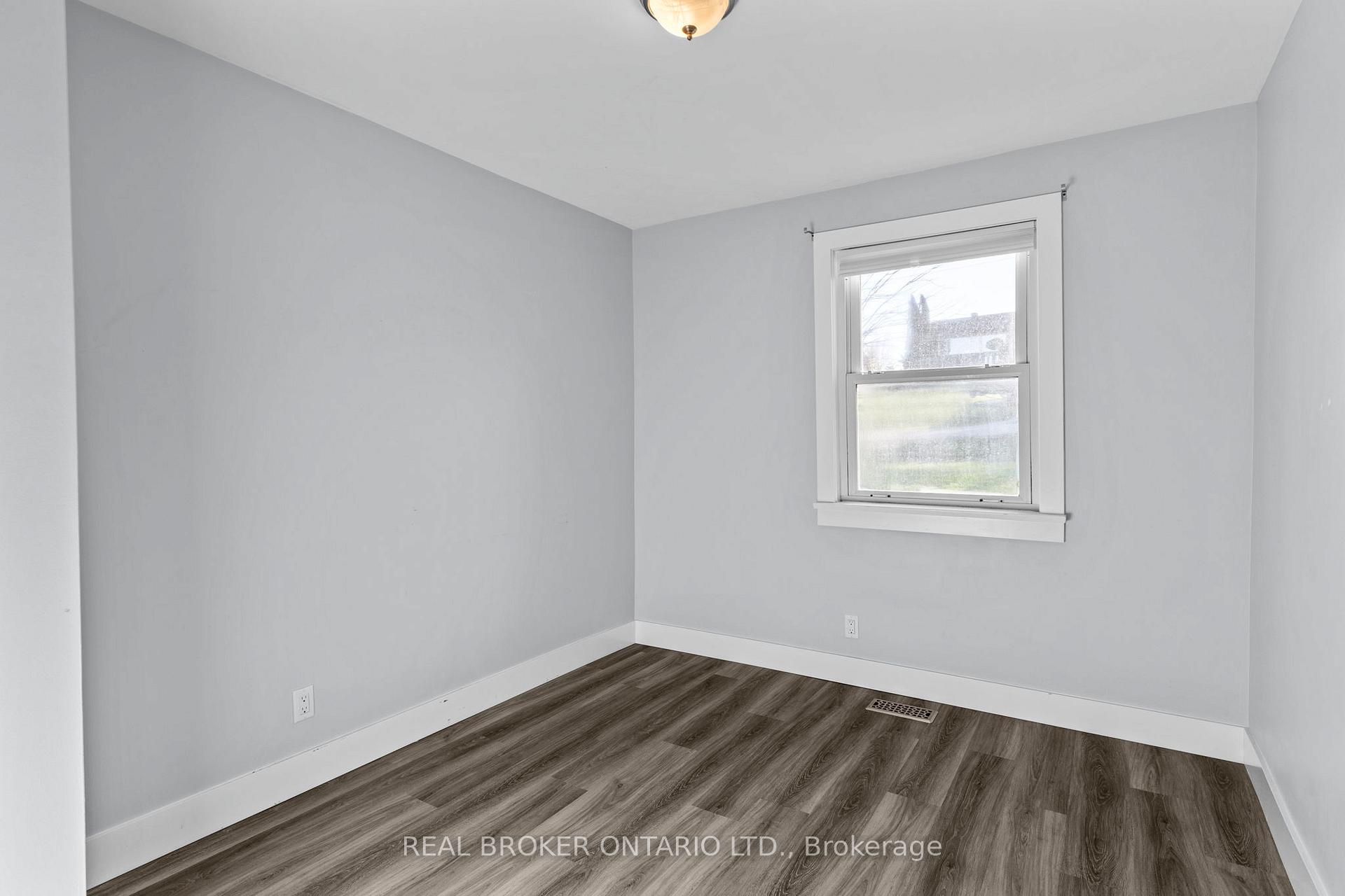 Photo 11 of 42 Charles Road, Orillia — HOMEH