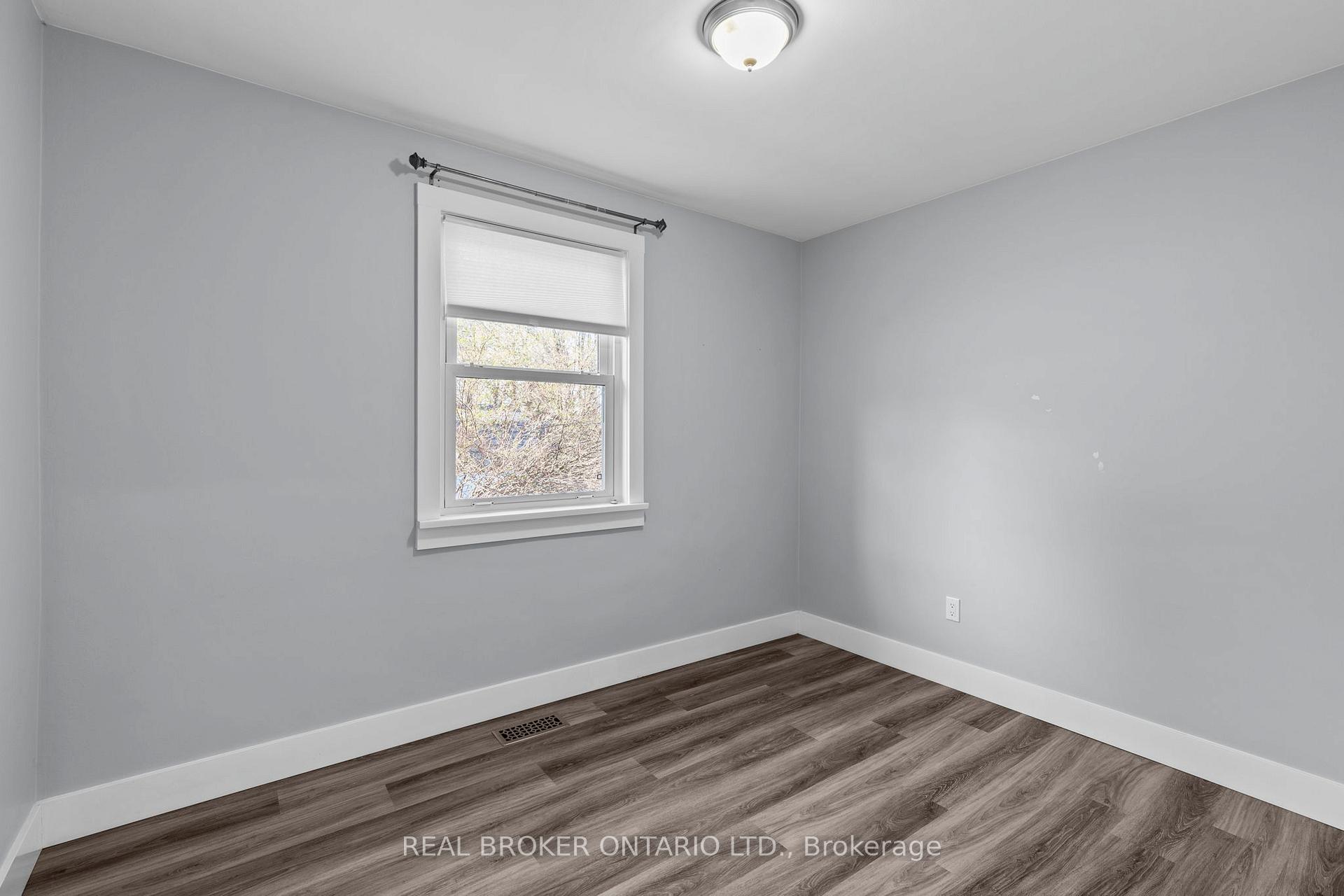Photo 13 of 42 Charles Road, Orillia — HOMEH