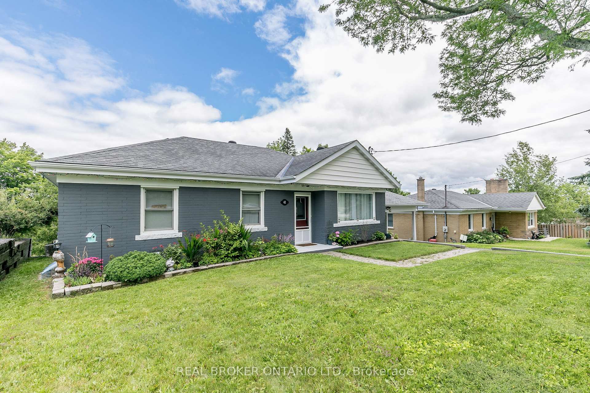 Photo 19 of 42 Charles Road, Orillia — HOMEH